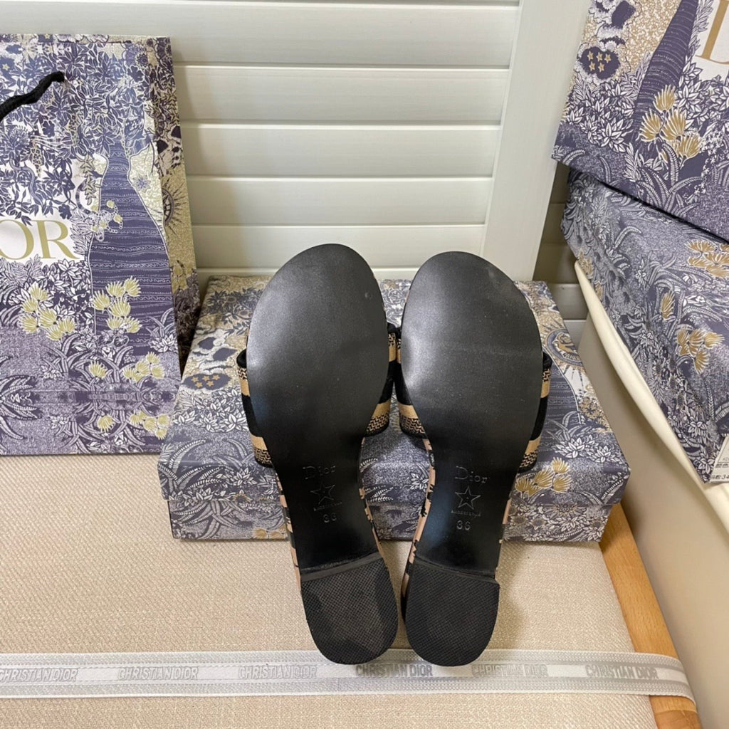14D64Z Popular sandals
