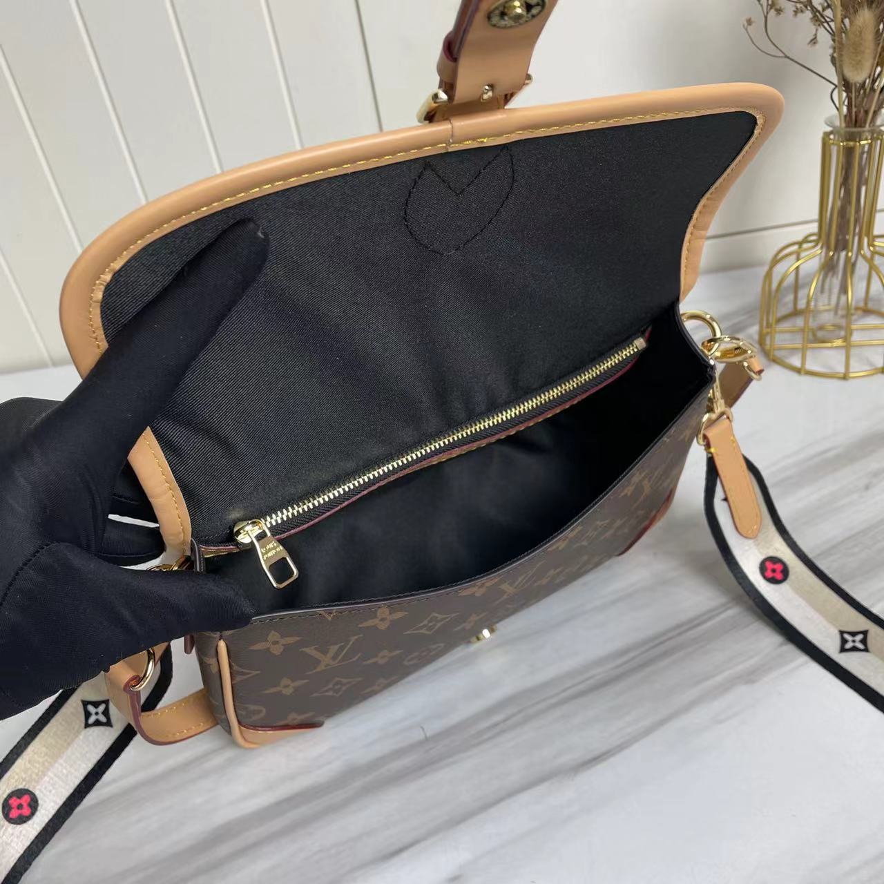2XE028B Popular leather bag 