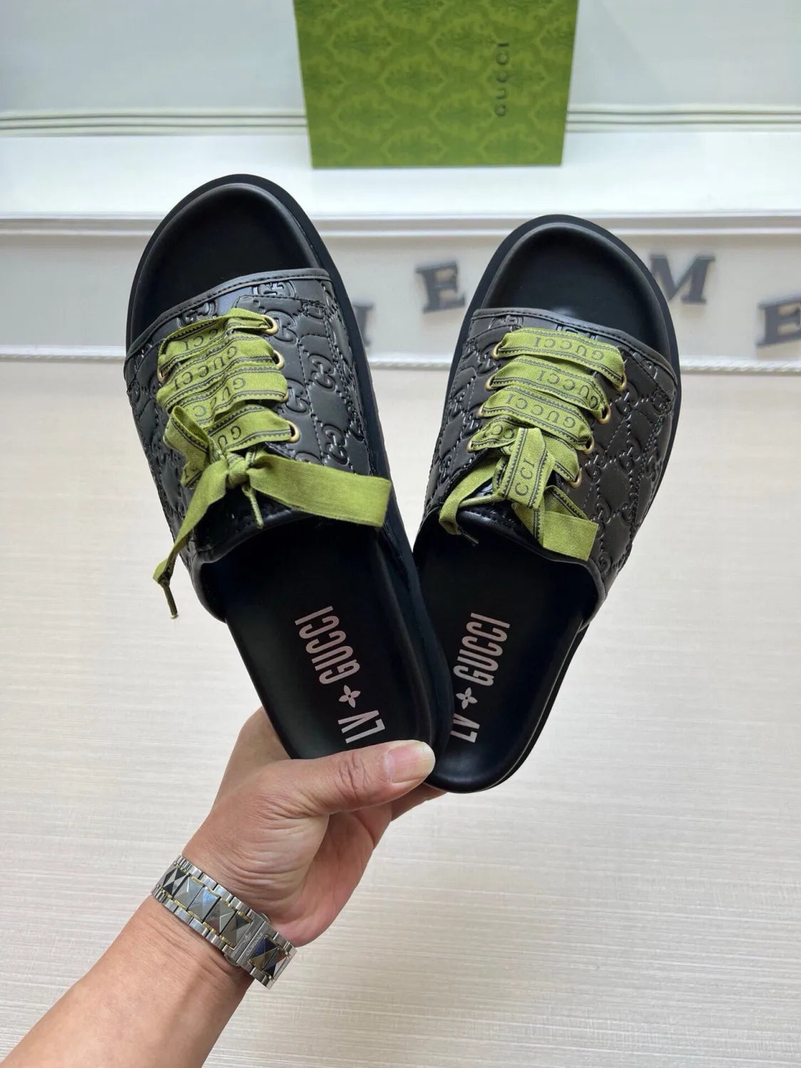 5WB242Z Popular Slippers
