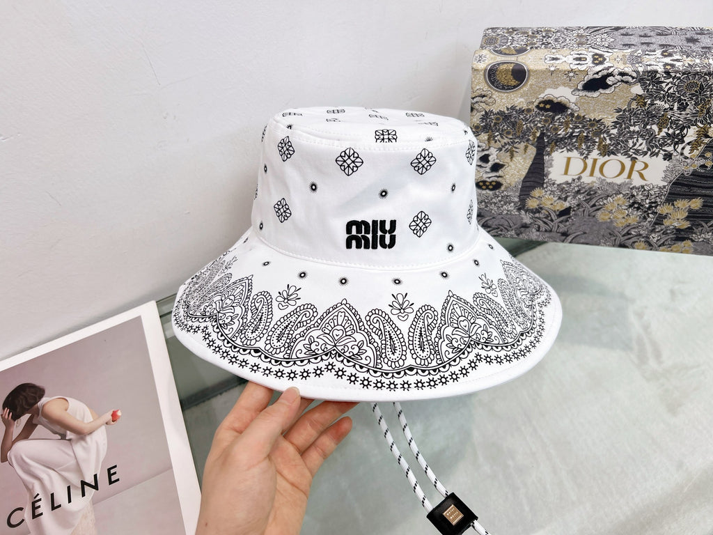 15QA82M Popular hats