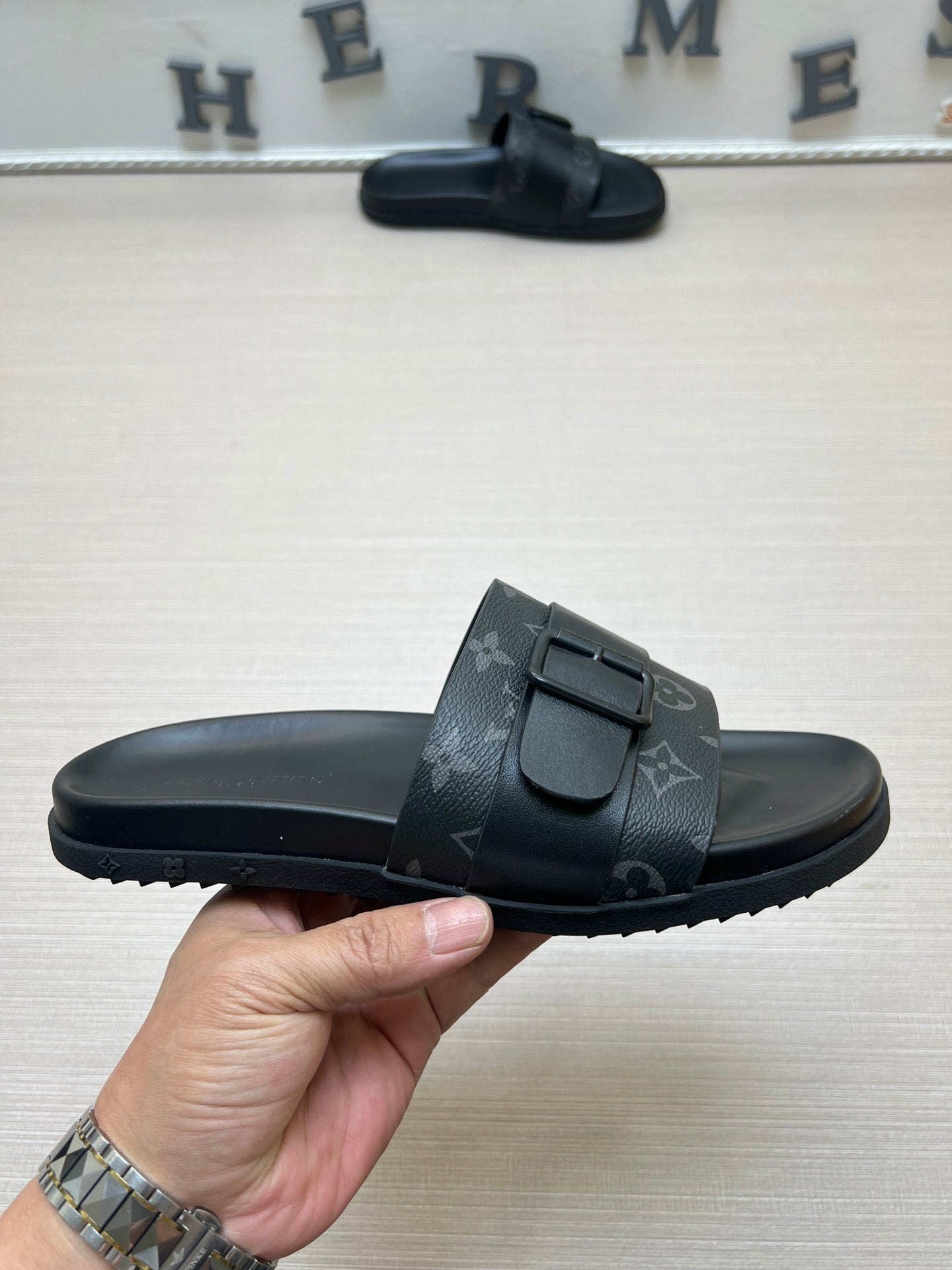 54E111Z Popular slippers