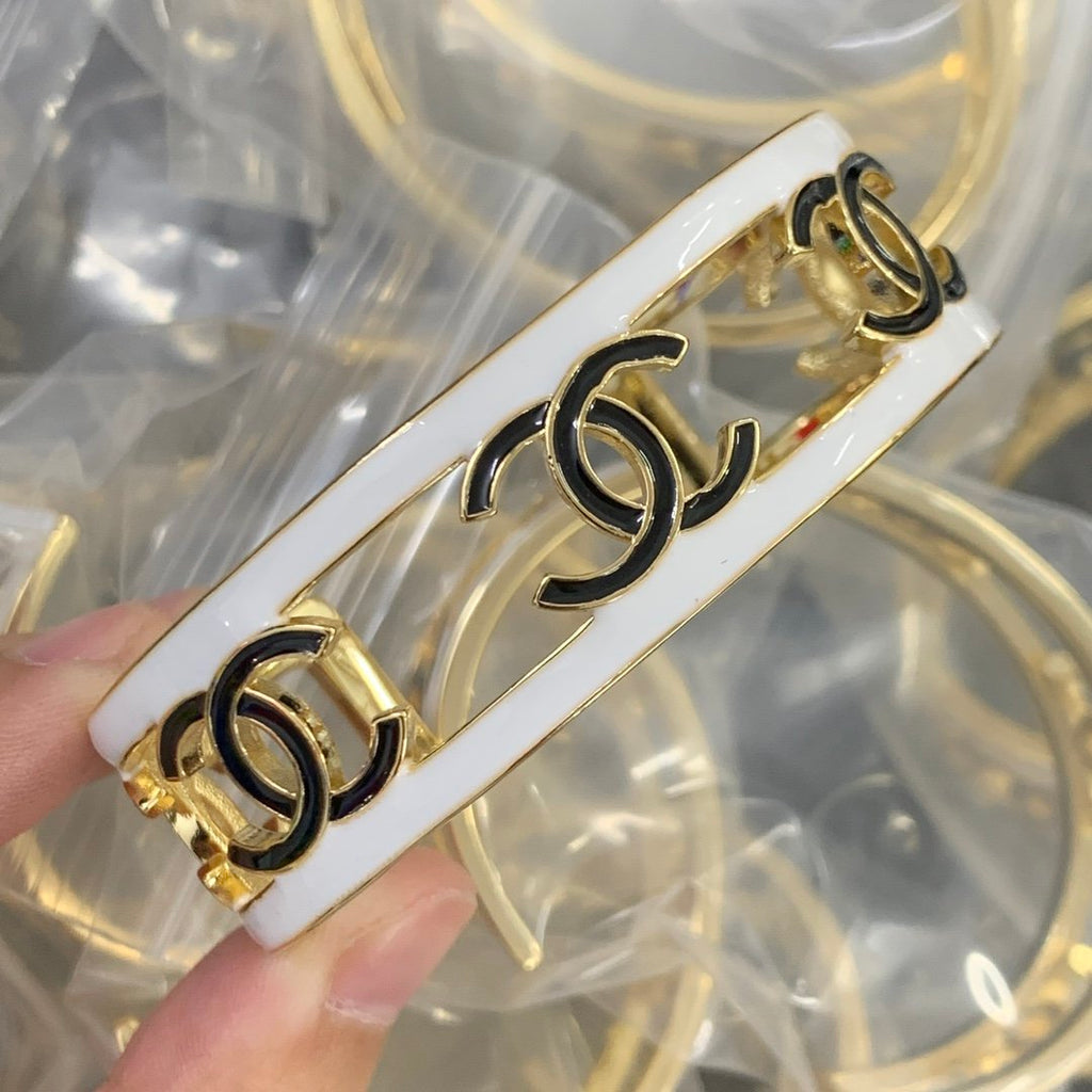 8XC64K  Popular Bracelets