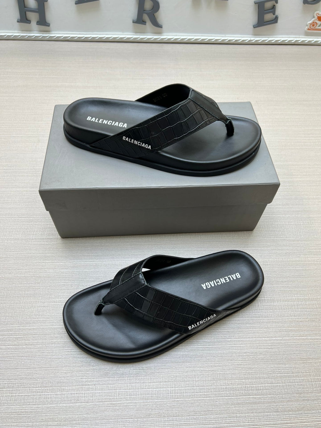 54J98Z Popular slippers