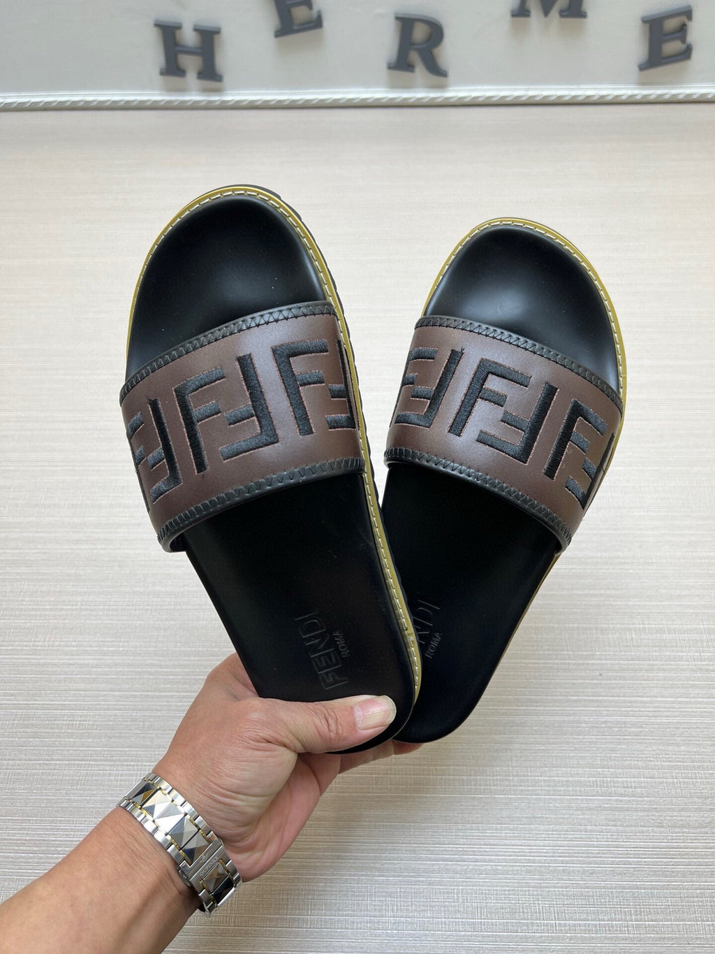 54F25Z Popular slippers