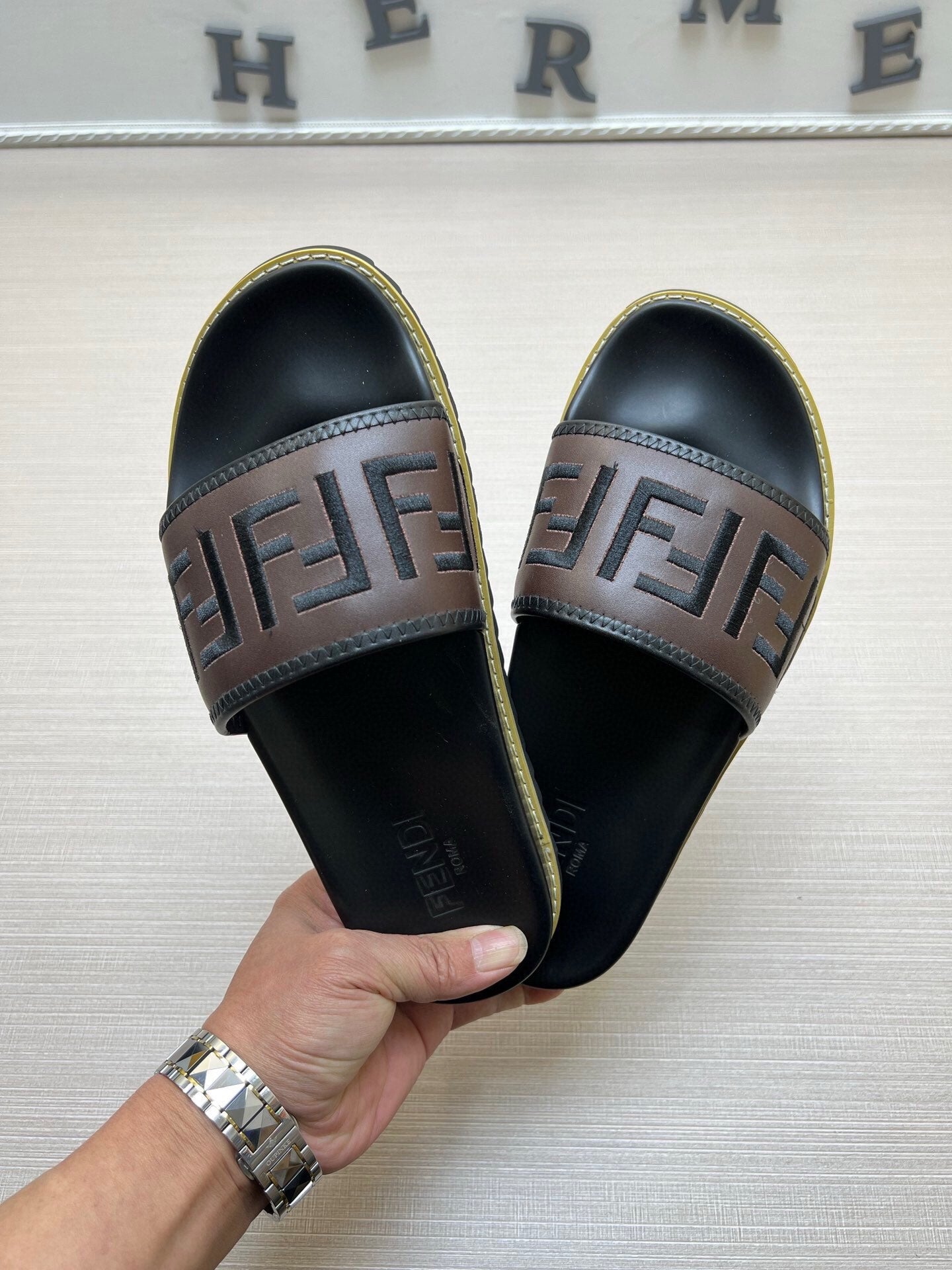 54F25Z Popular slippers
