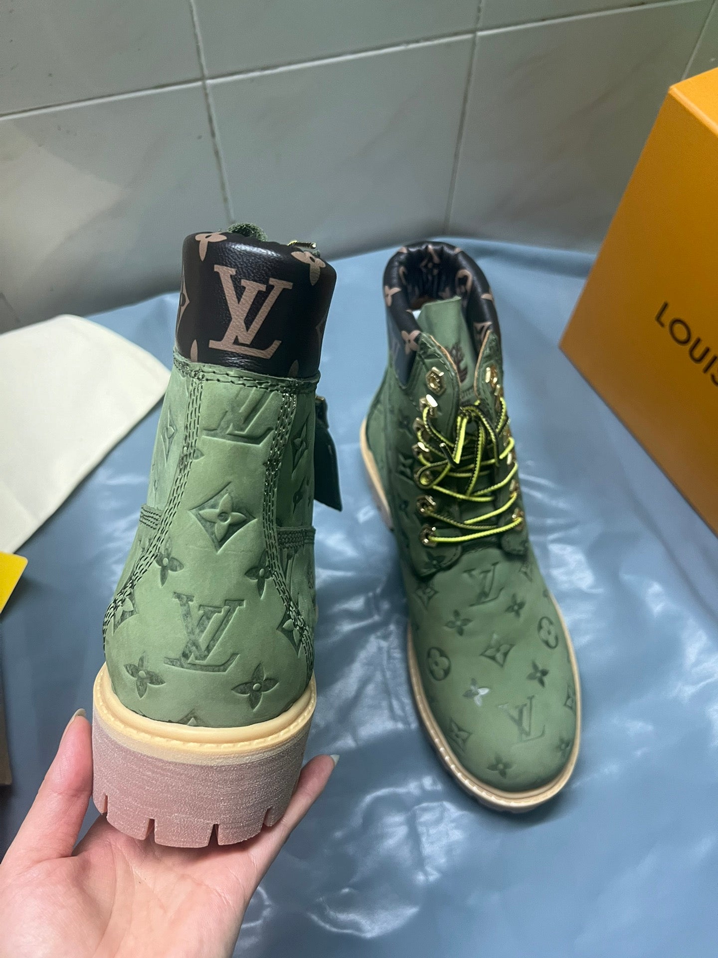 2105QE382Z Popular high-quality leather Boots