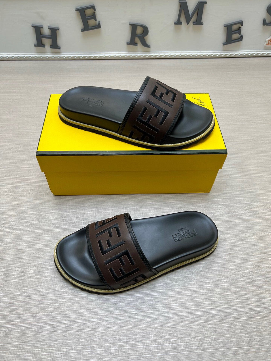 54F25Z Popular slippers
