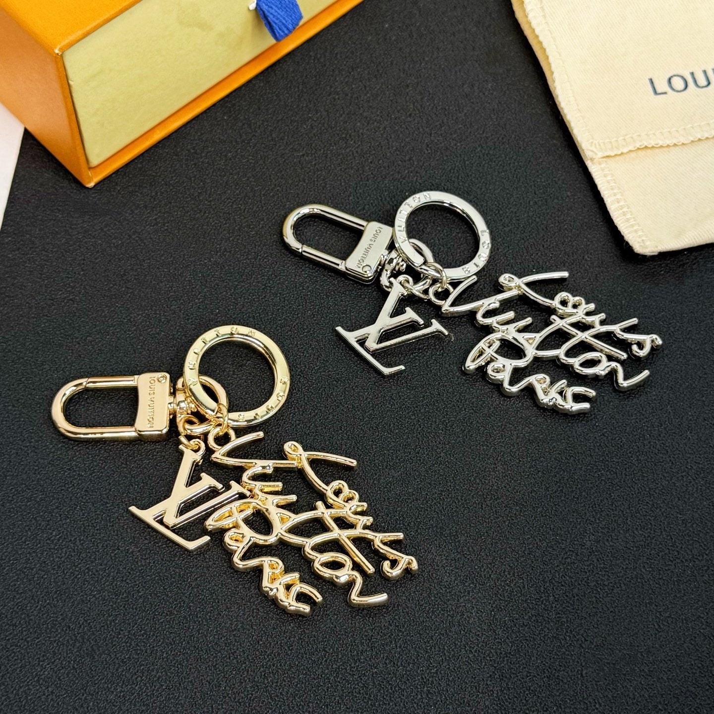 35QE33A Popular bag 's charms accessories