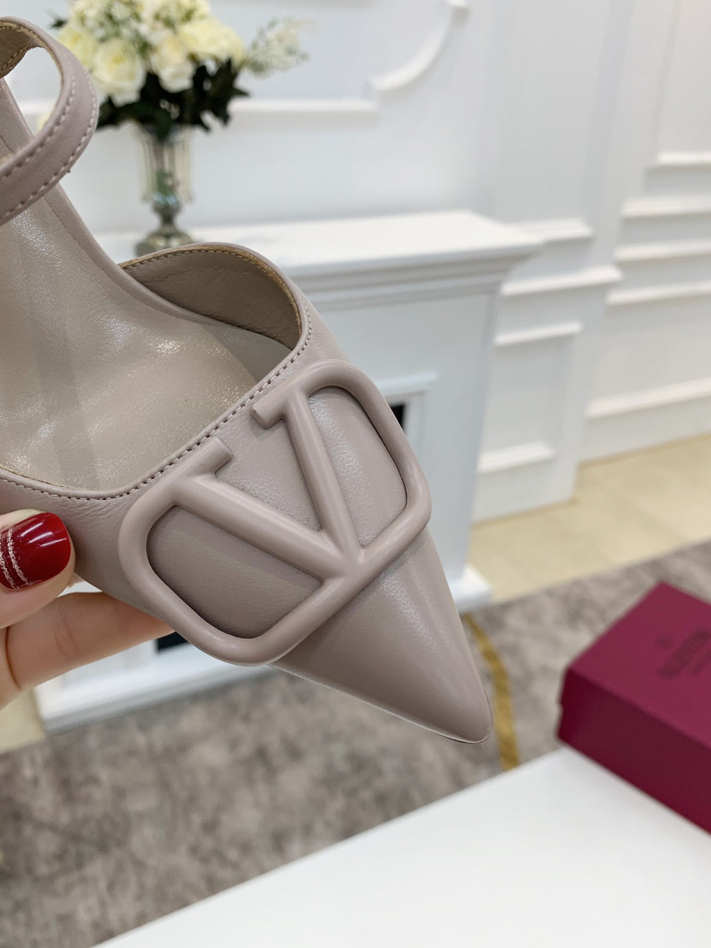 2YVL28Z Popular leather  High heels