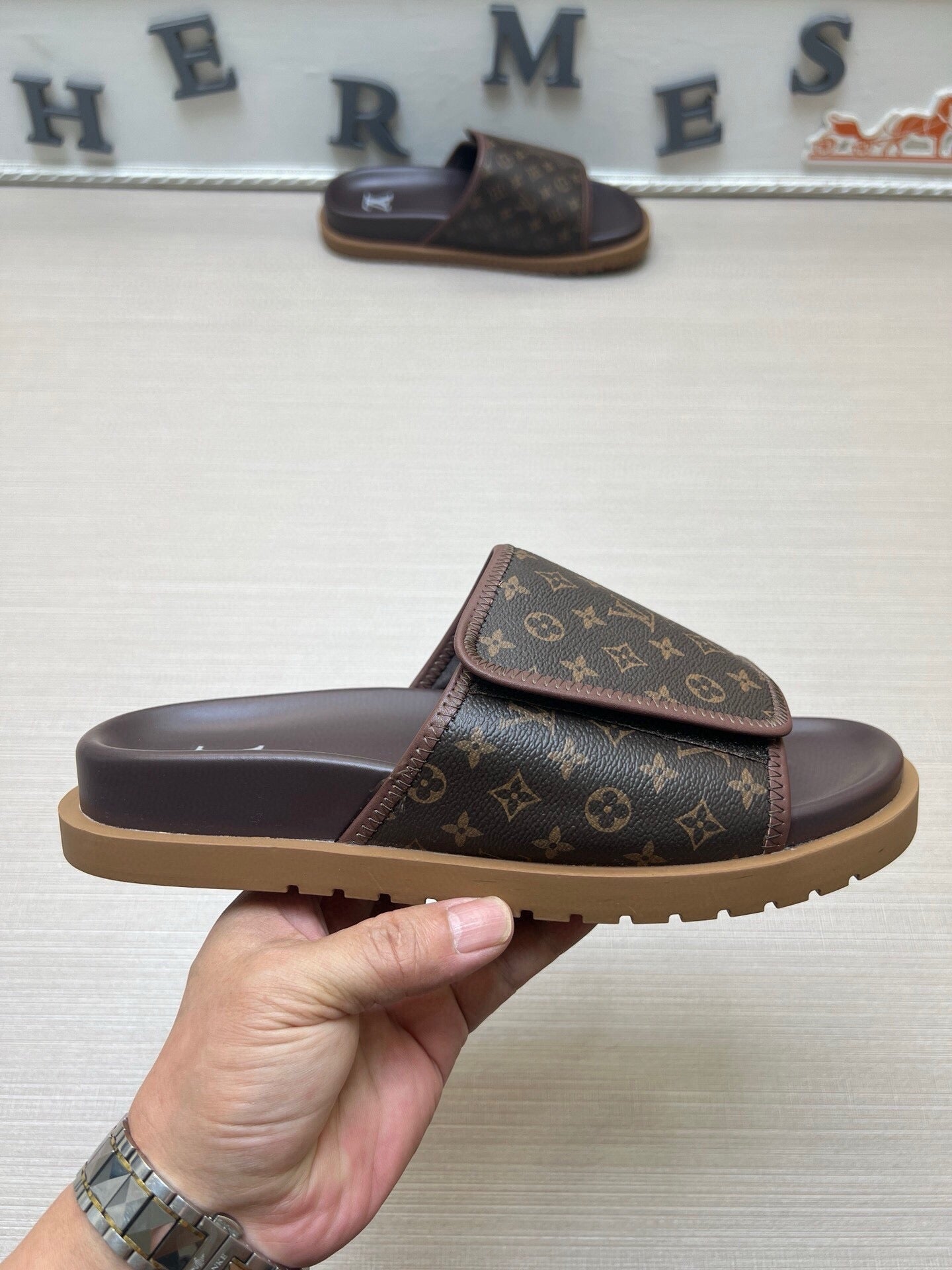 5WE246Z Popular Slippers