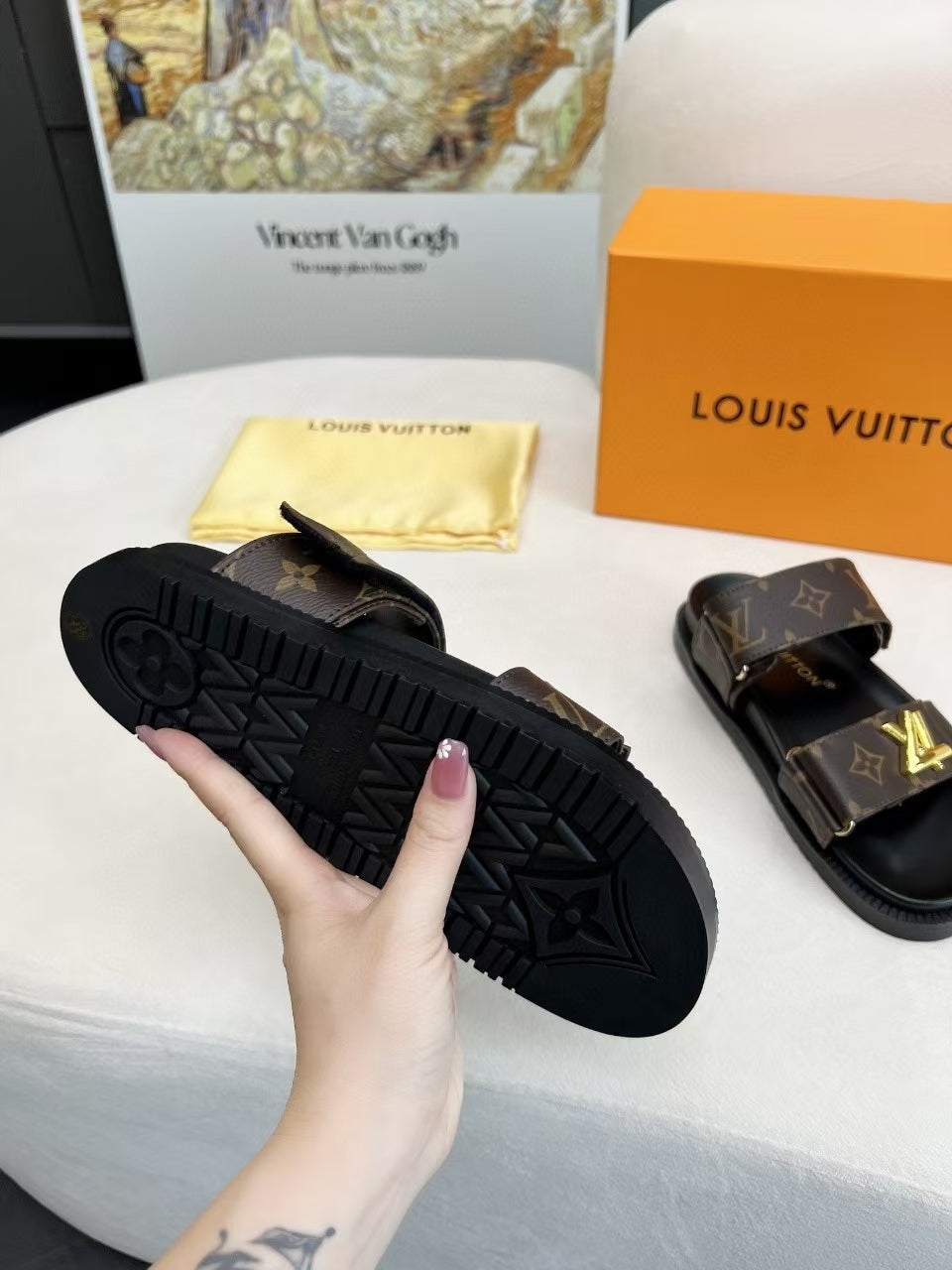 Z2X66B54 Popular high-quality leather slippers