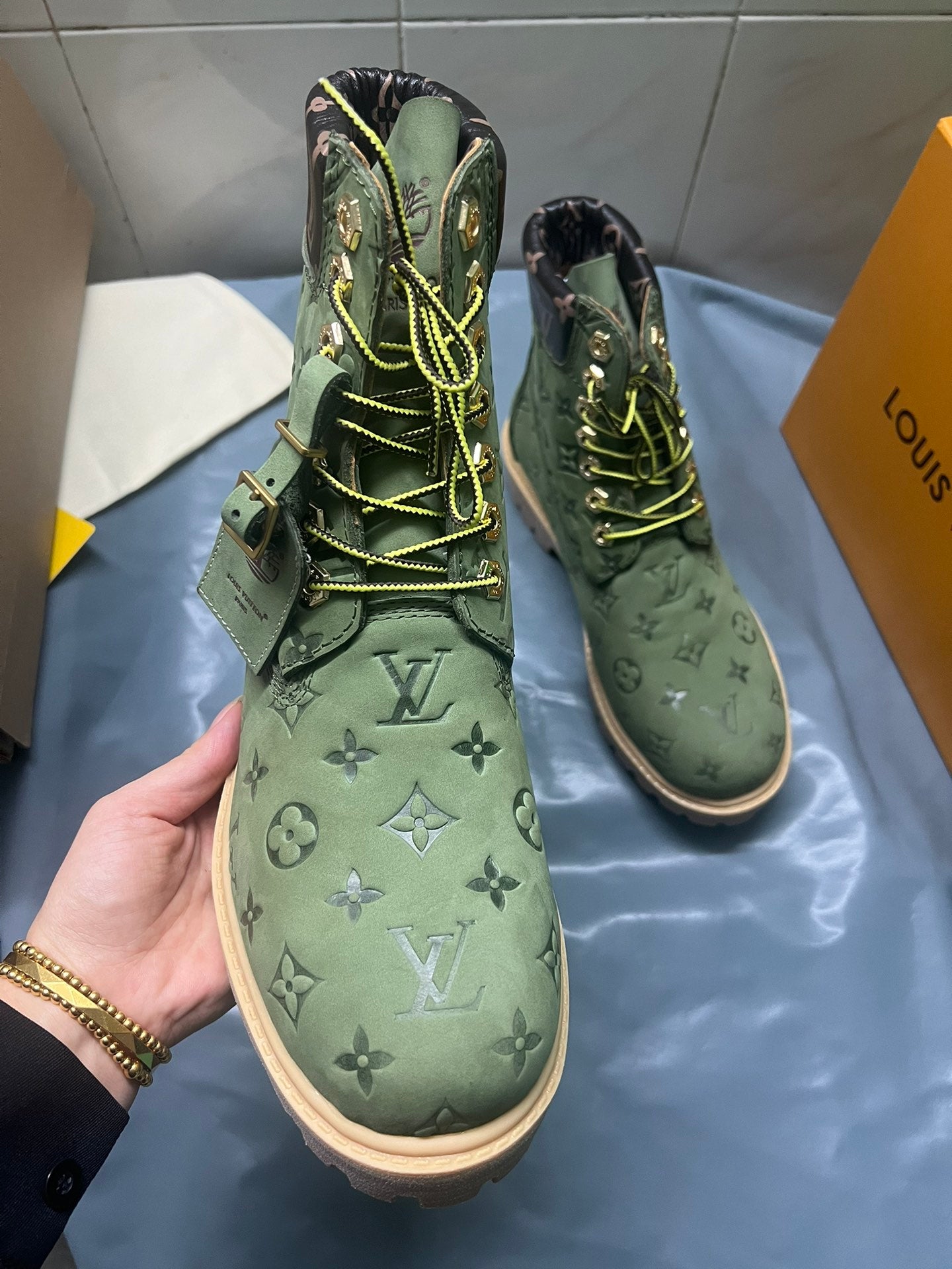 2105QE382Z Popular high-quality leather Boots