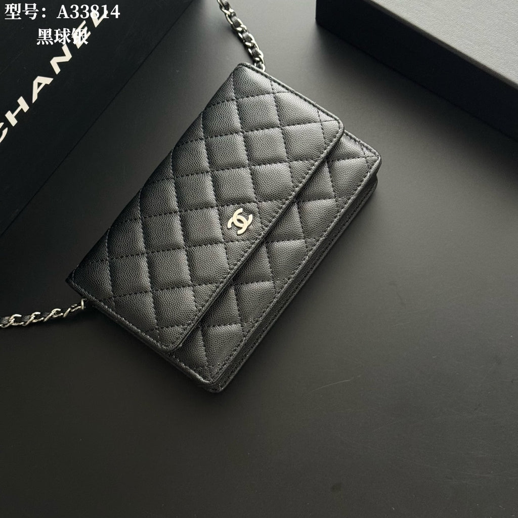 B1X66C17 Popular leather bag