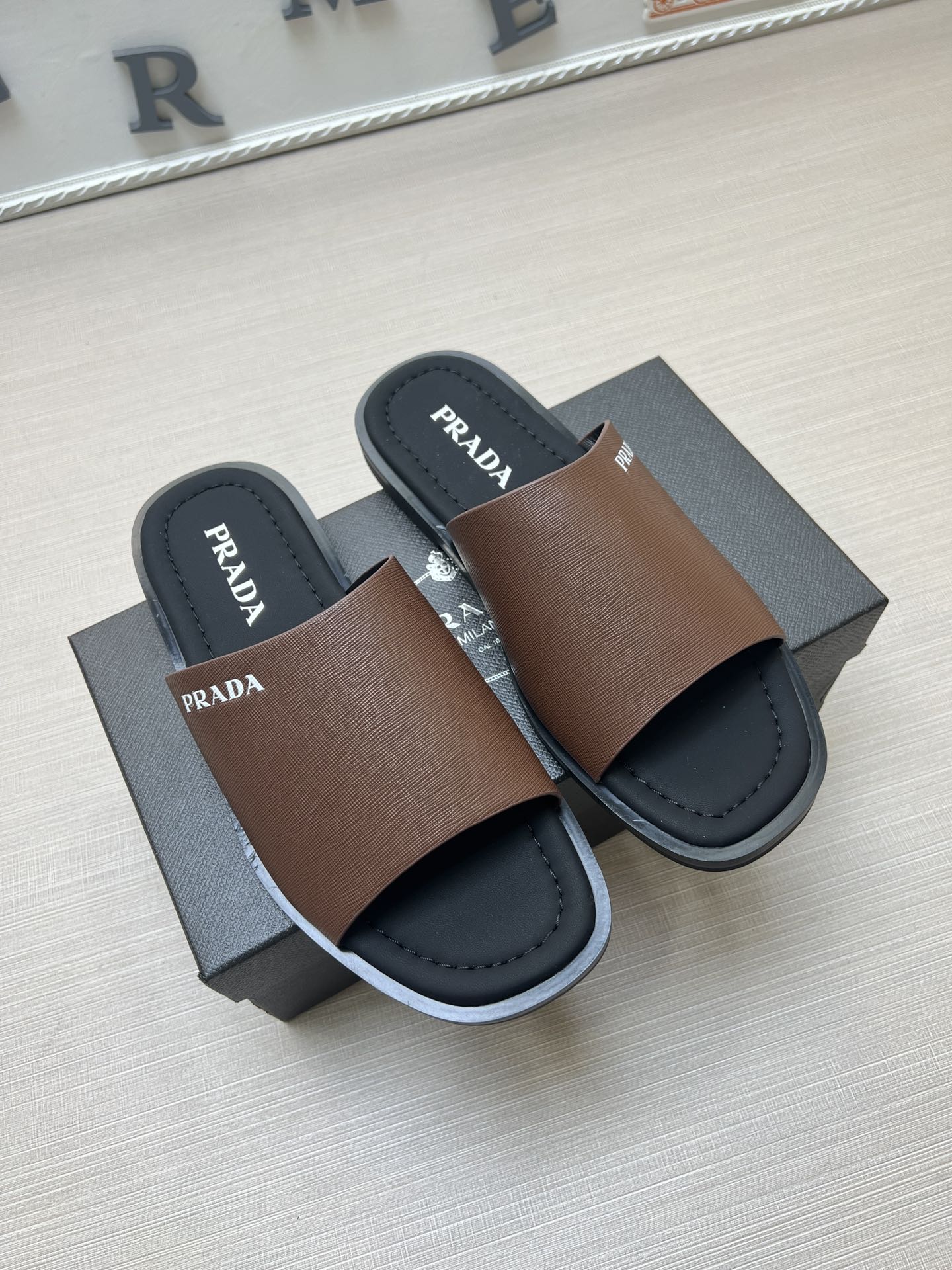 54PD76Z Popular slippers