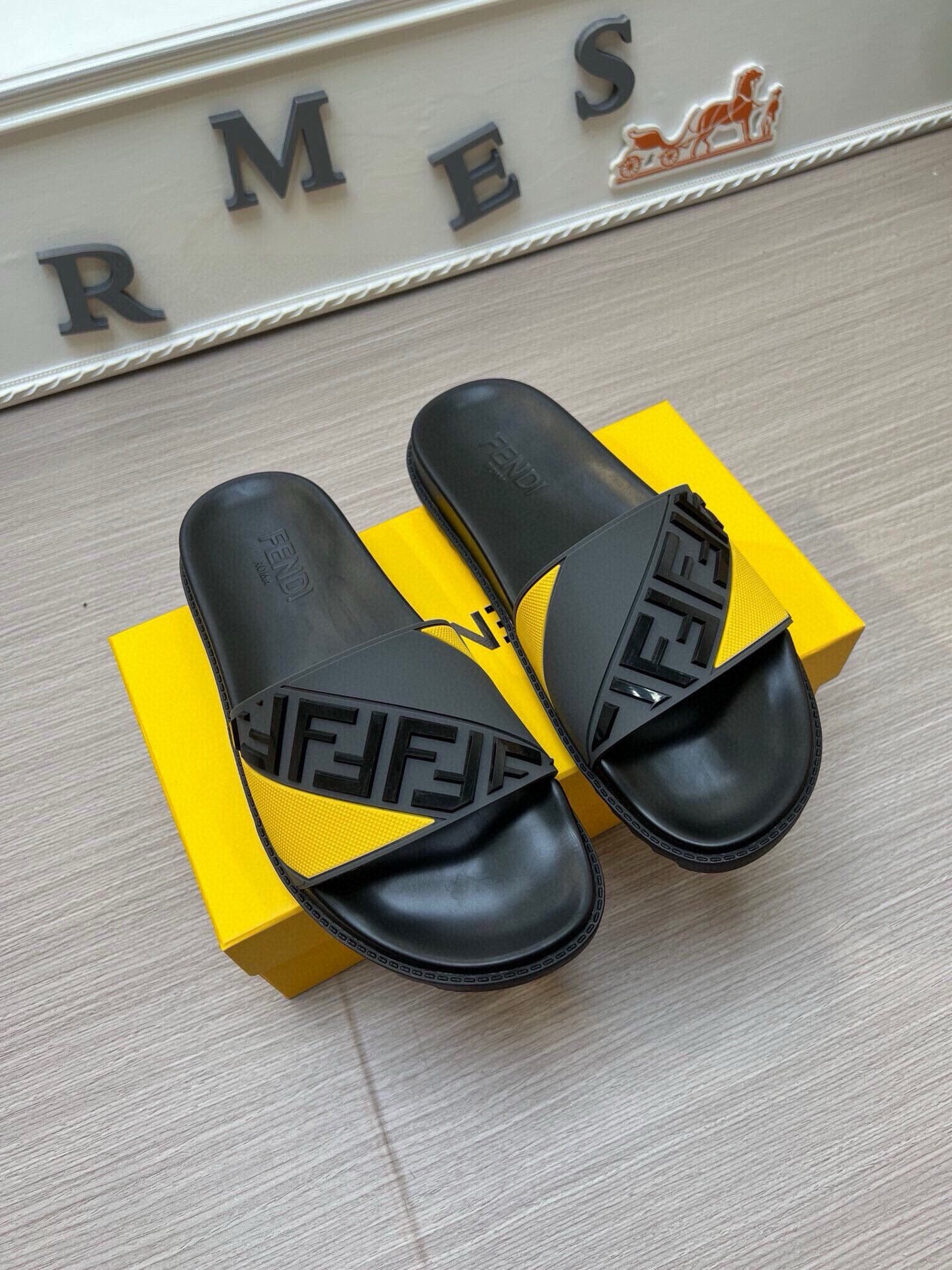 535ZF284Z Popular Slippers