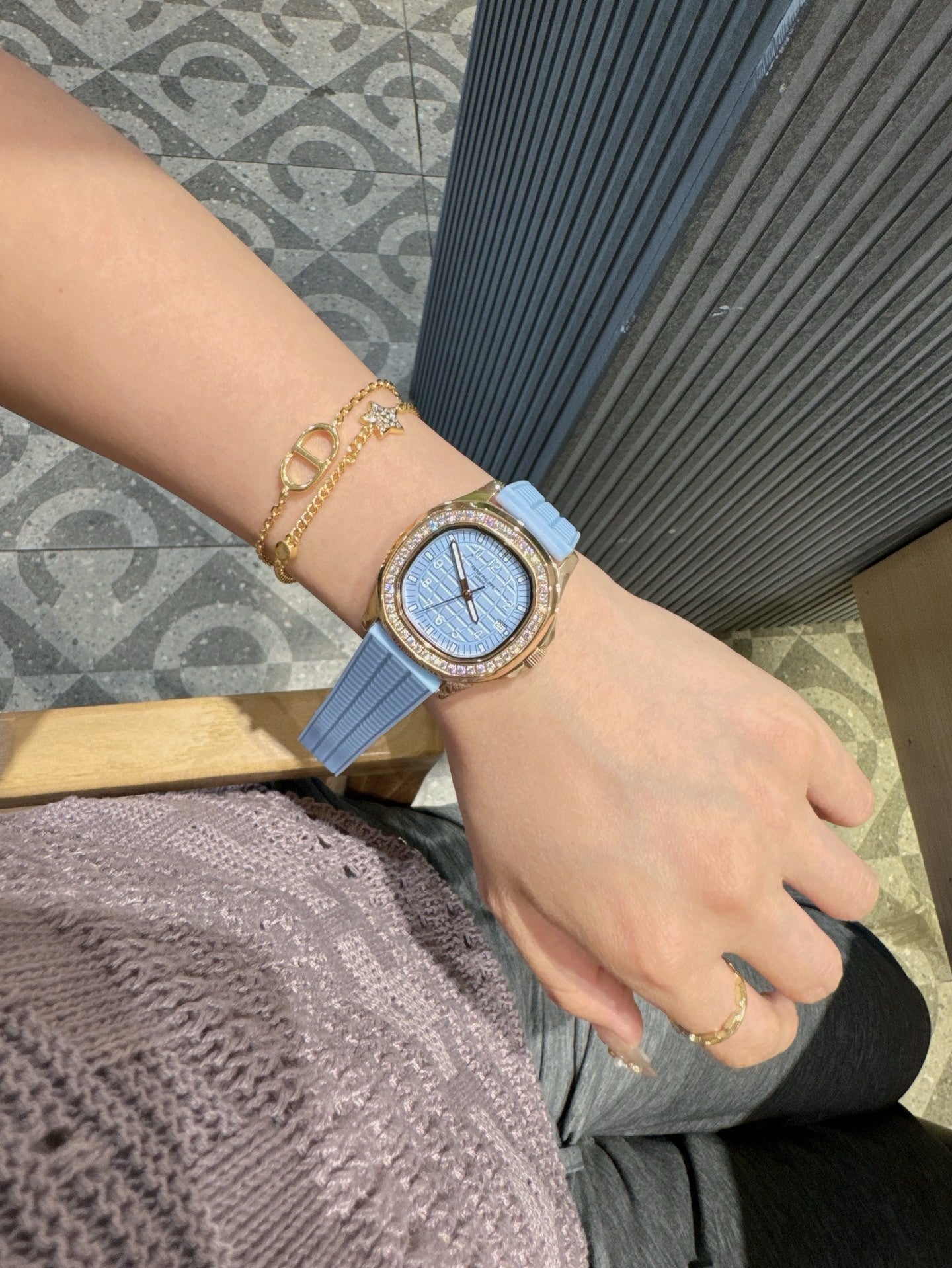 136NA4L  Popular Watches