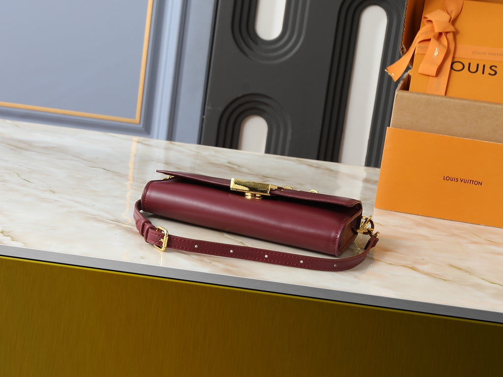 15RE145B Popular leather bag