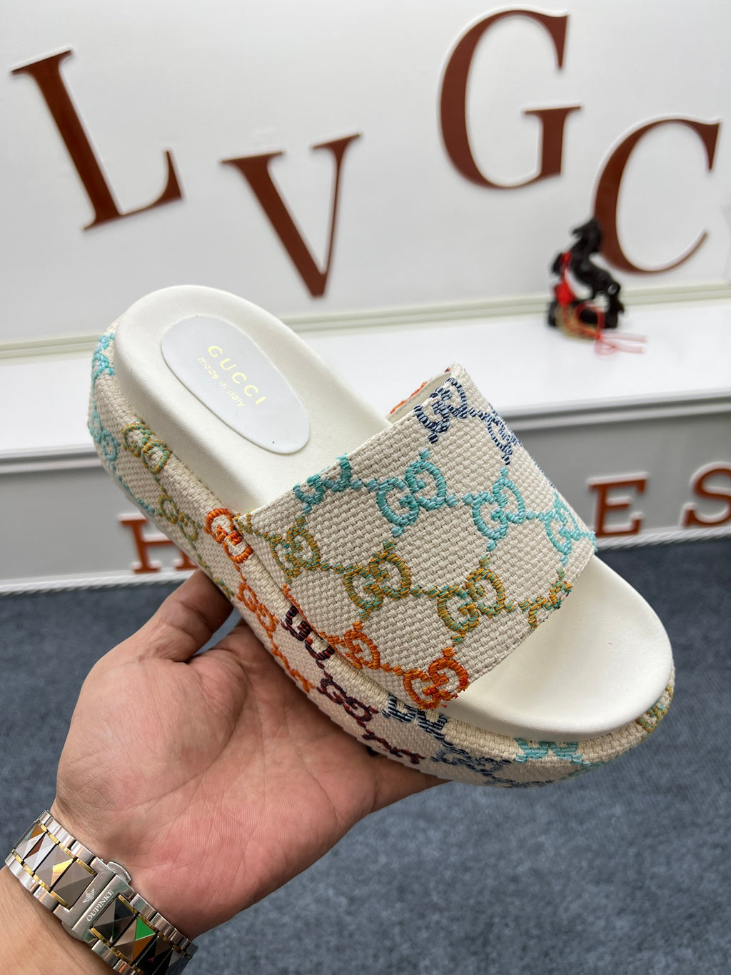 5YB72Z Popular leather sandals