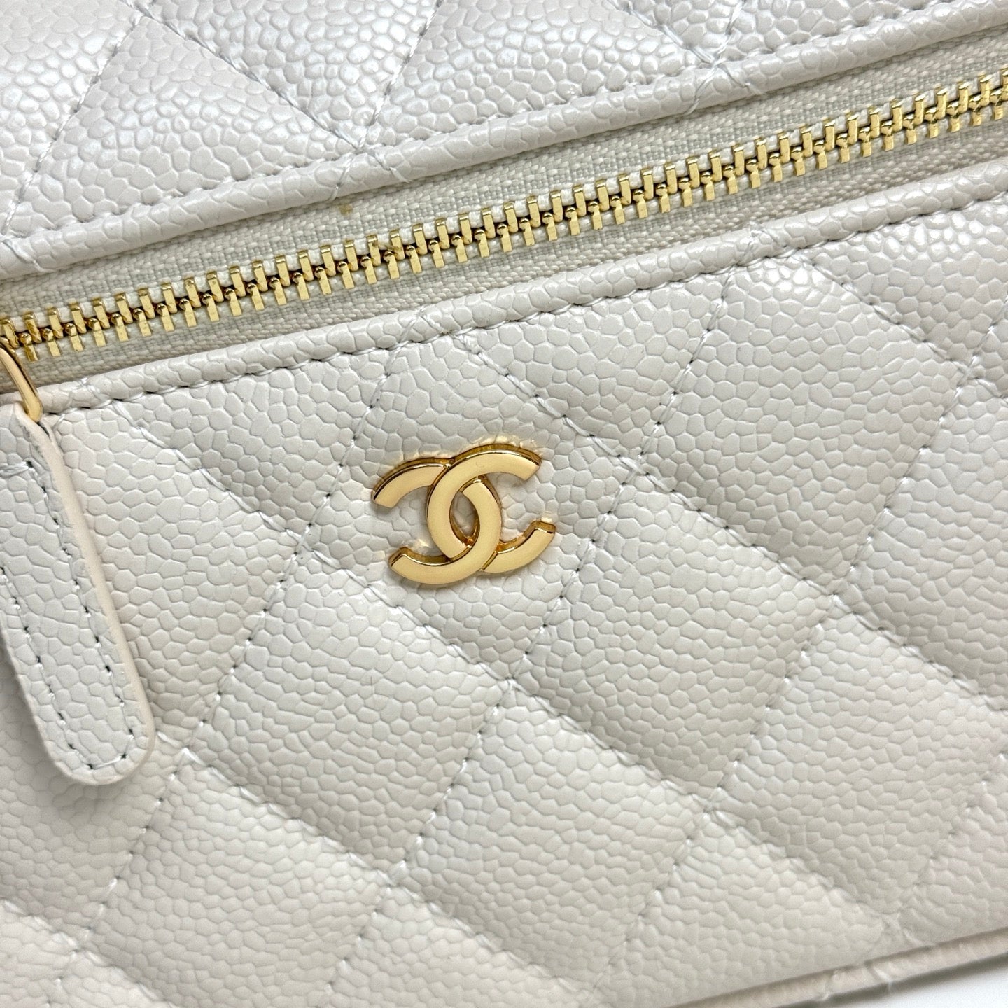 B1X66C19  Popular leather bag