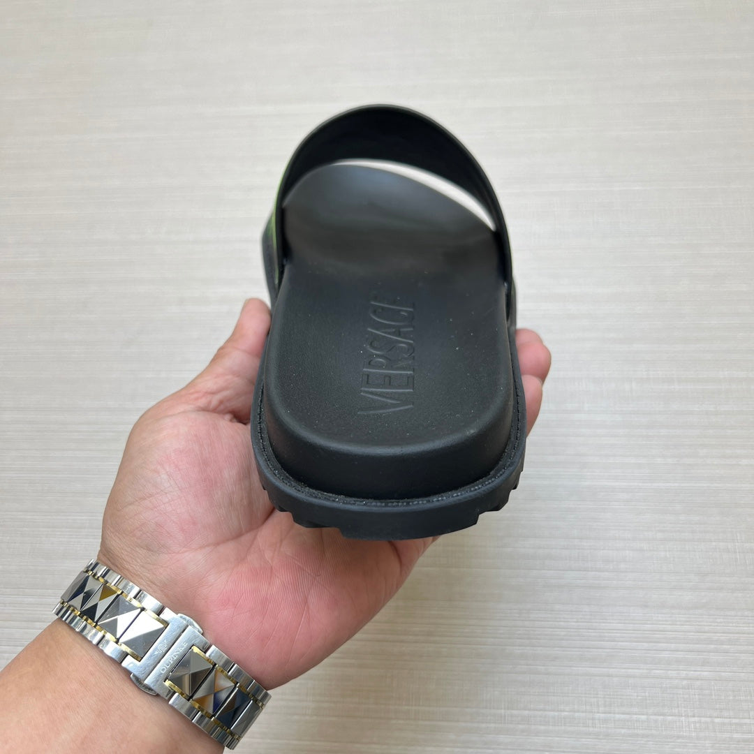 54V54Z Popular slippers
