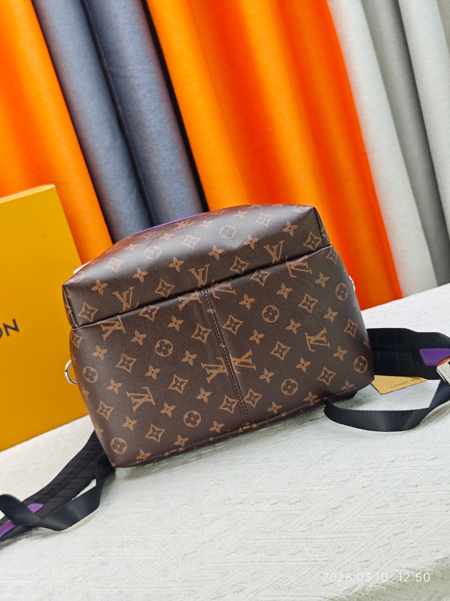 136PE18B Popular leather bag