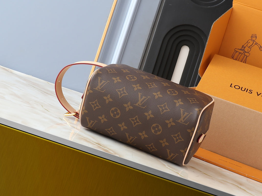 15RE69B  Popular   leather bag