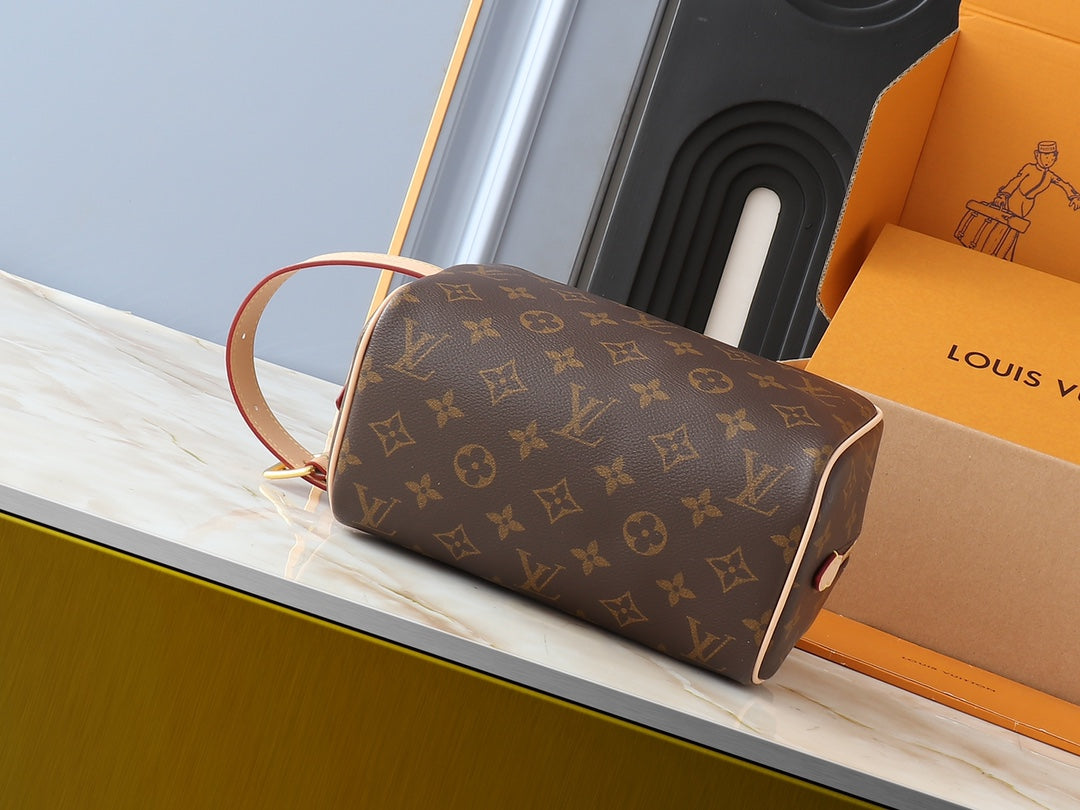 15RE69B  Popular   leather bag