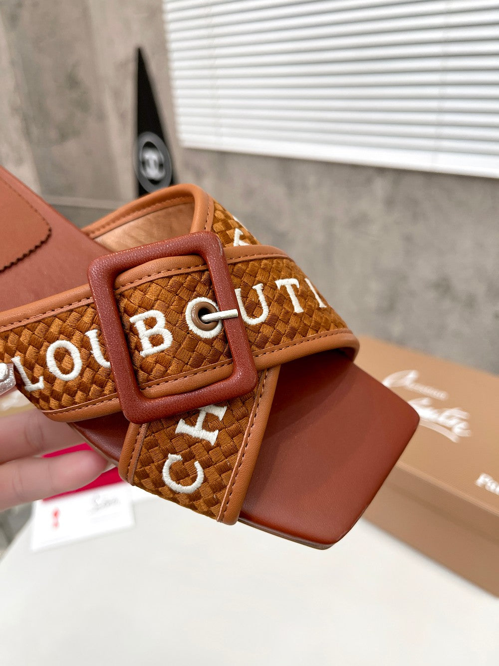 J4A43Z Popular leather Slippers