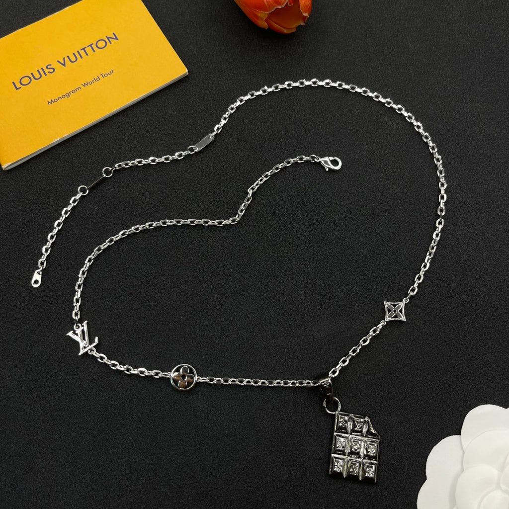 15QE129X Popular Necklace