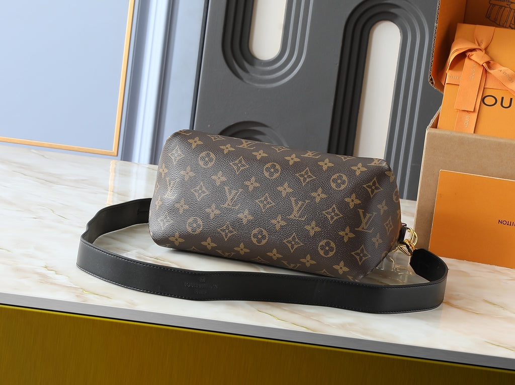 146PE79B Popular leather bag