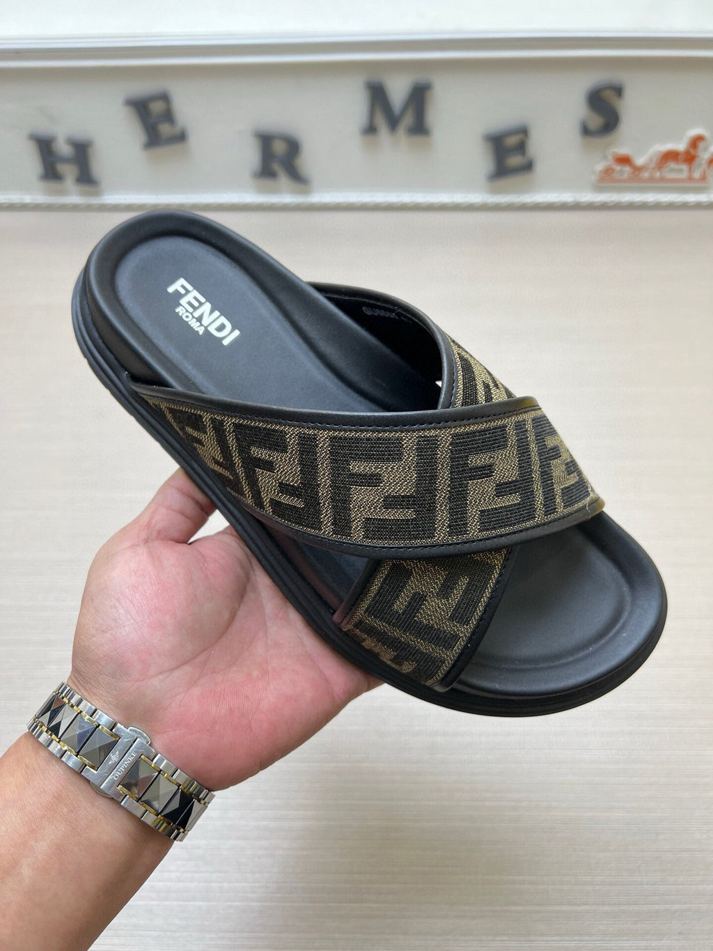 5LF224Z Popular Slippers