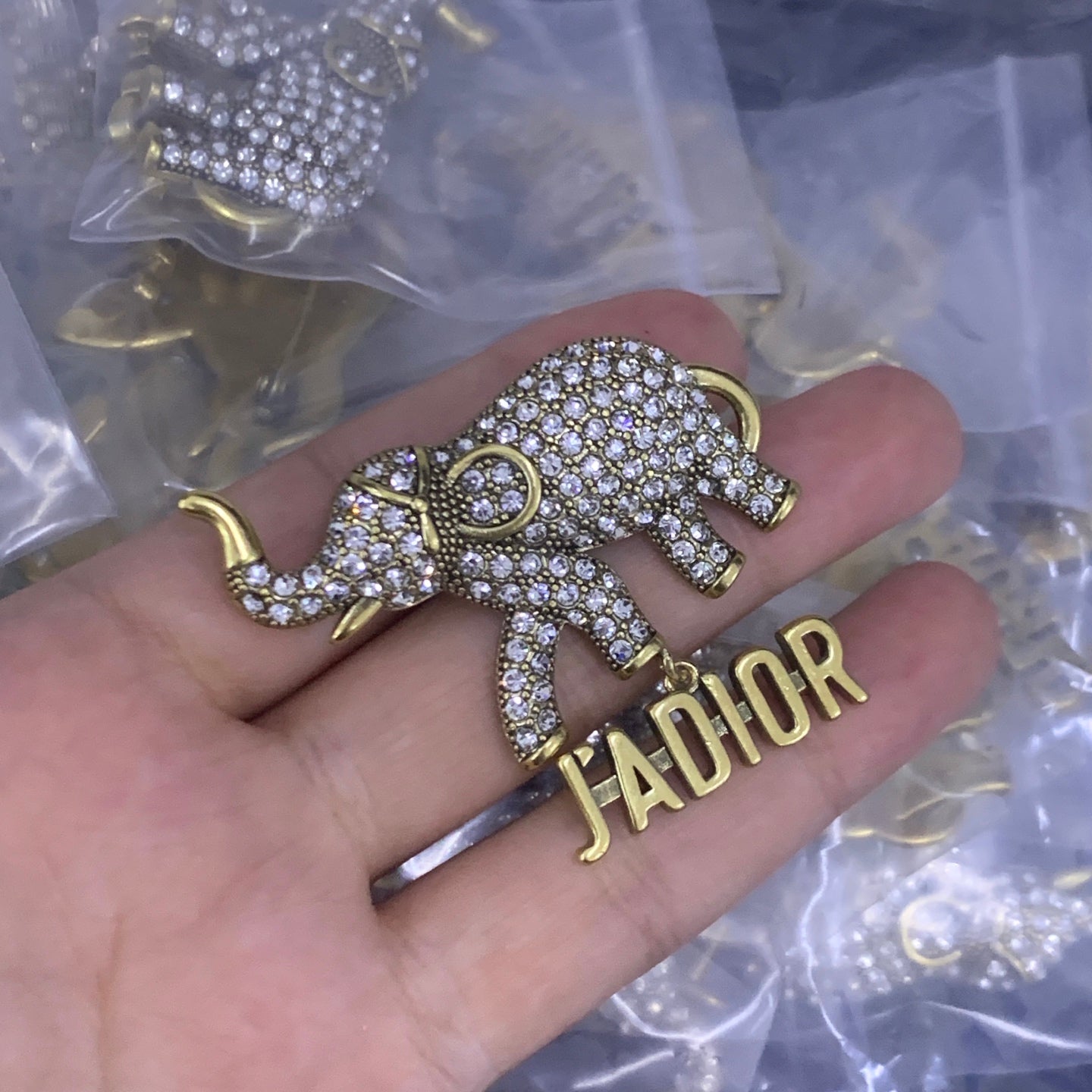 65ZD43X Popular Brooch