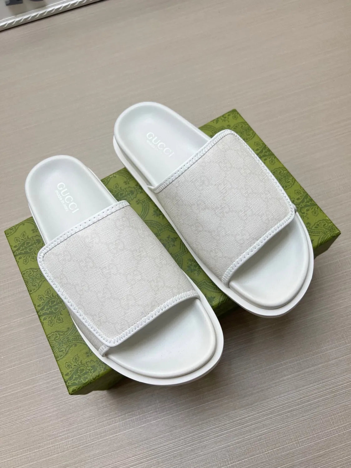 5LB231Z Popular Slippers
