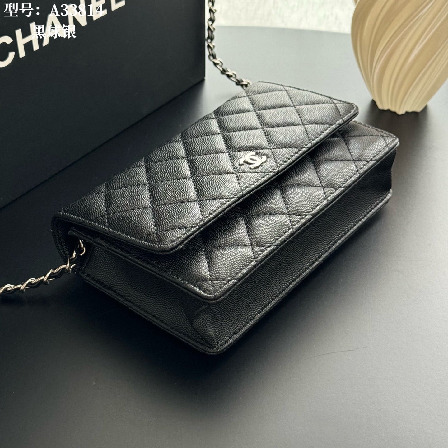B1X66C17 Popular leather bag