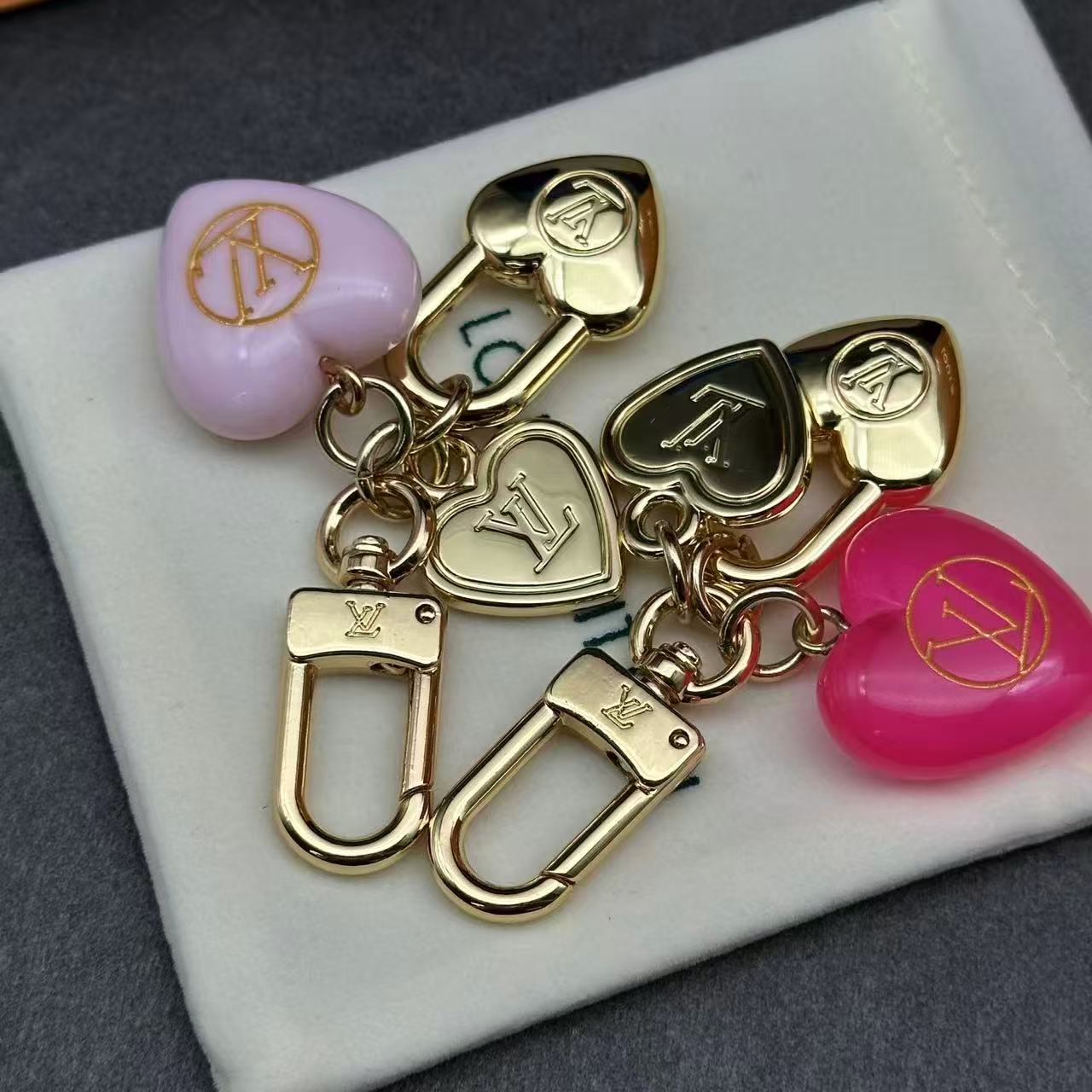 35ZE46A Popular bag 's charms accessories