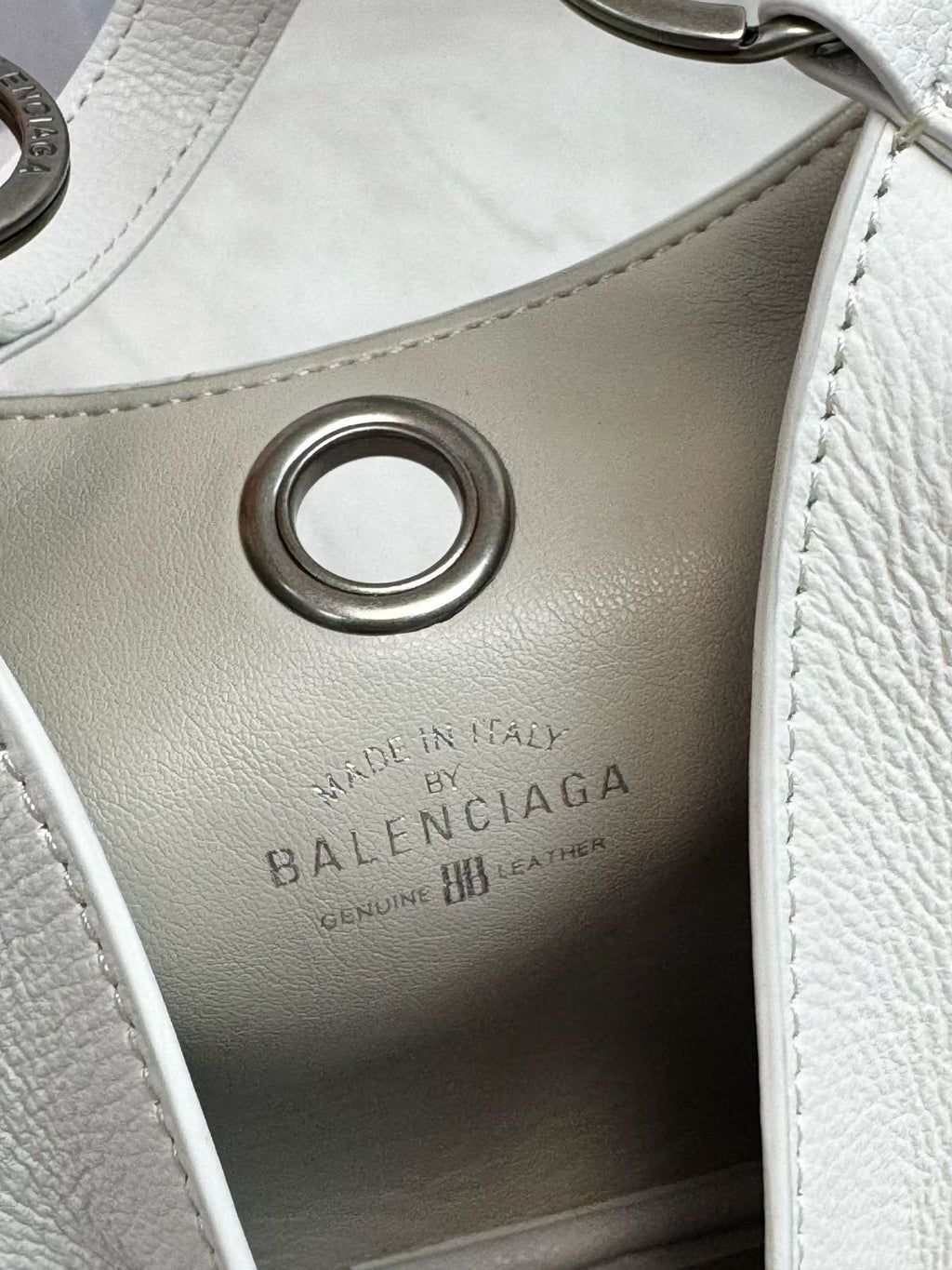 B1P46J144 Popular leather bags
