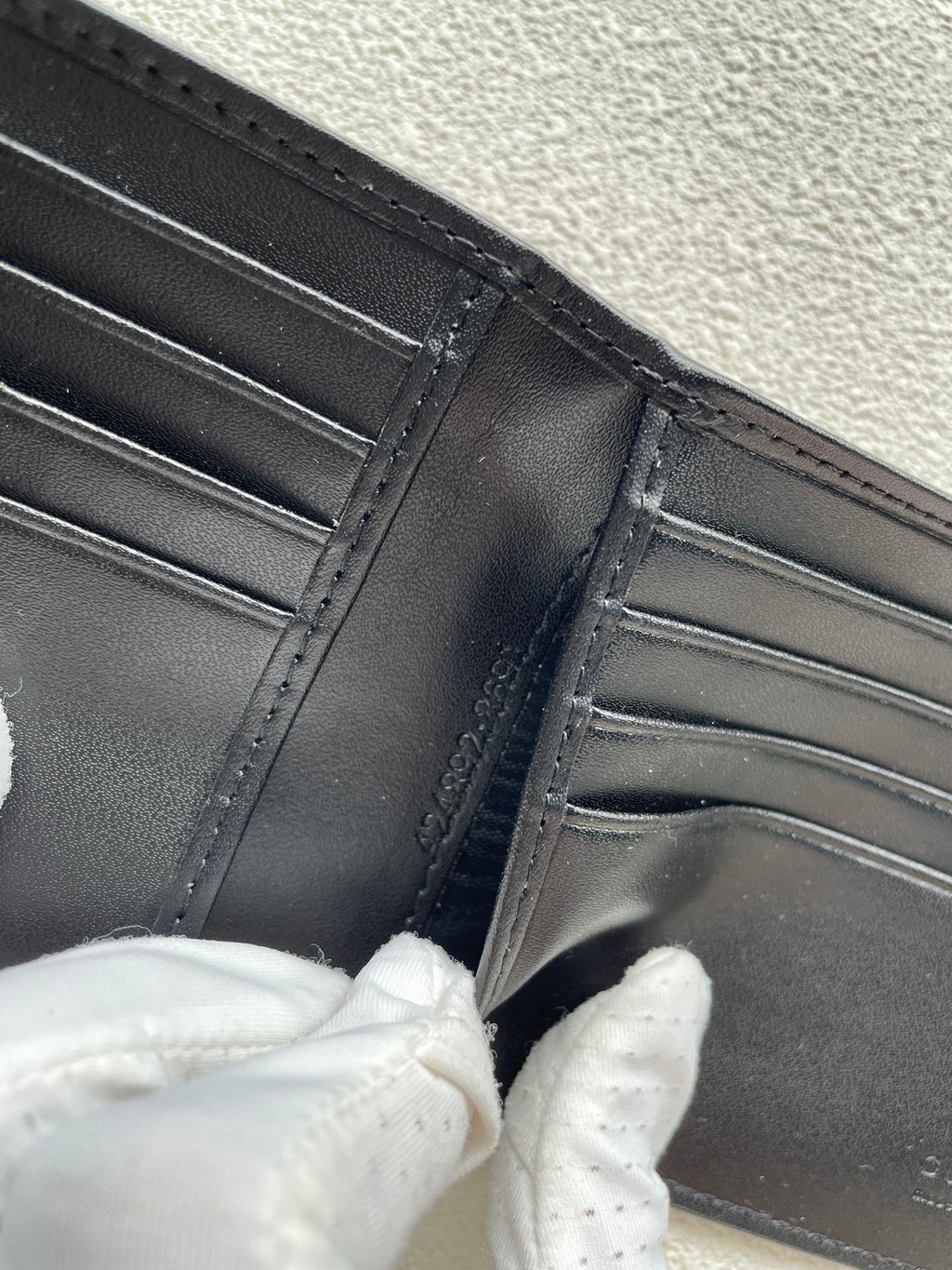 B1X56B9 Popular leather wallets ( with full packaging )