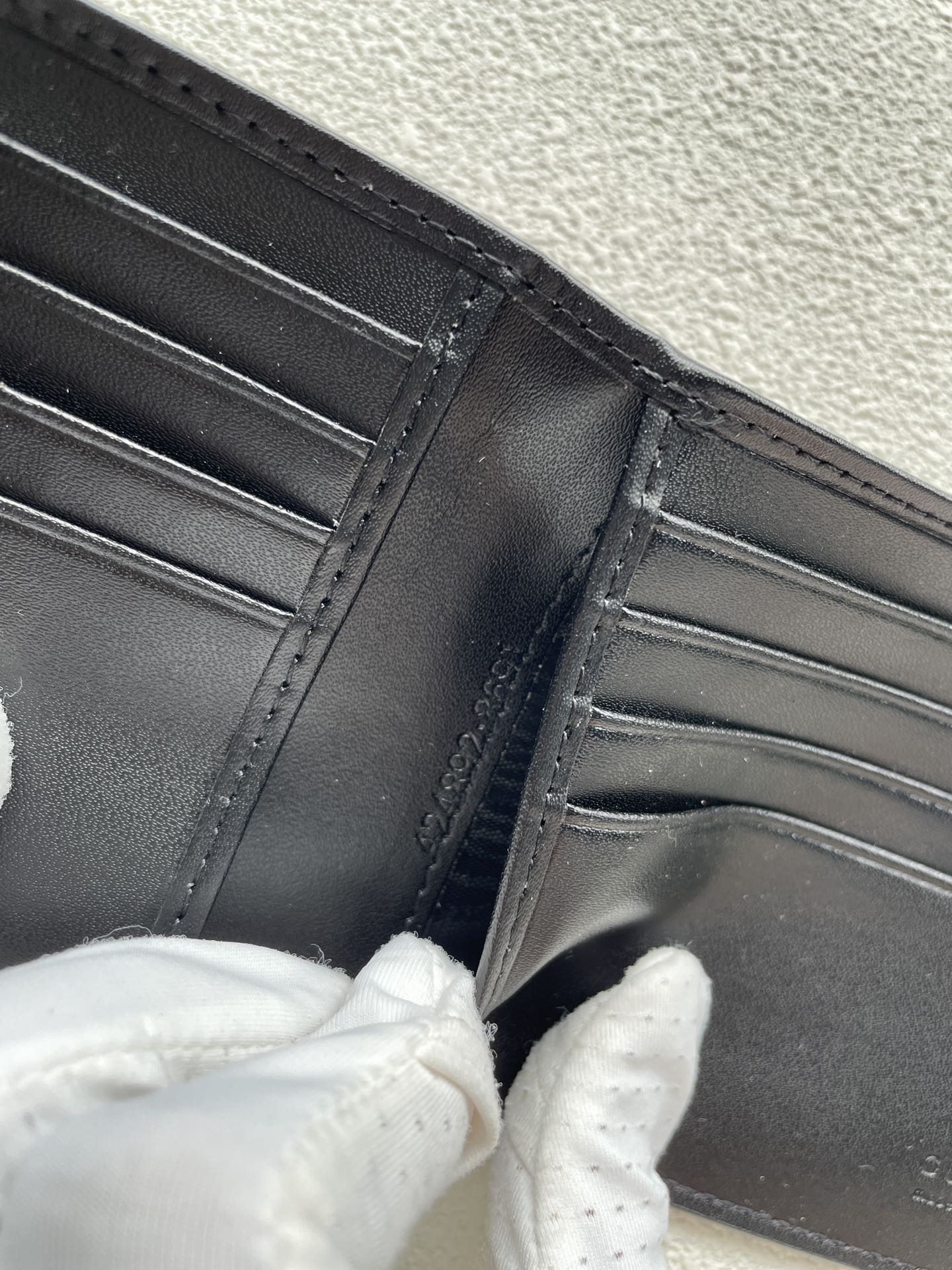 146XB9B Popular leather wallets ( with full packaging )