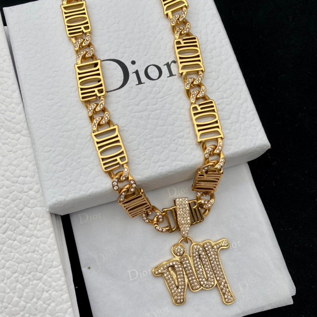 175RD9X Popular    Necklaces .
