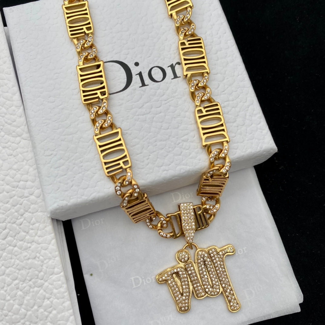 175RD9X Popular    Necklaces .