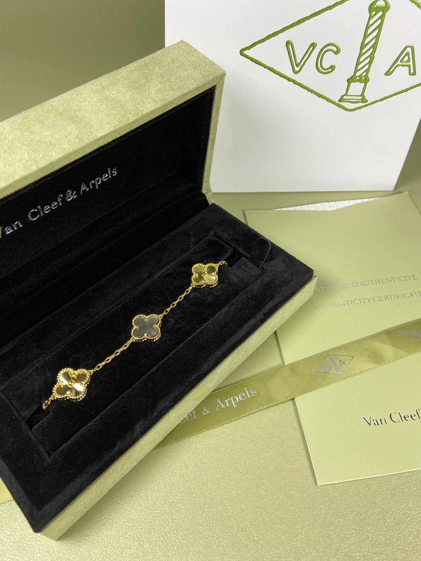 5XVA181K  Popular bracelets  5 flowers normal size1.5cm flower