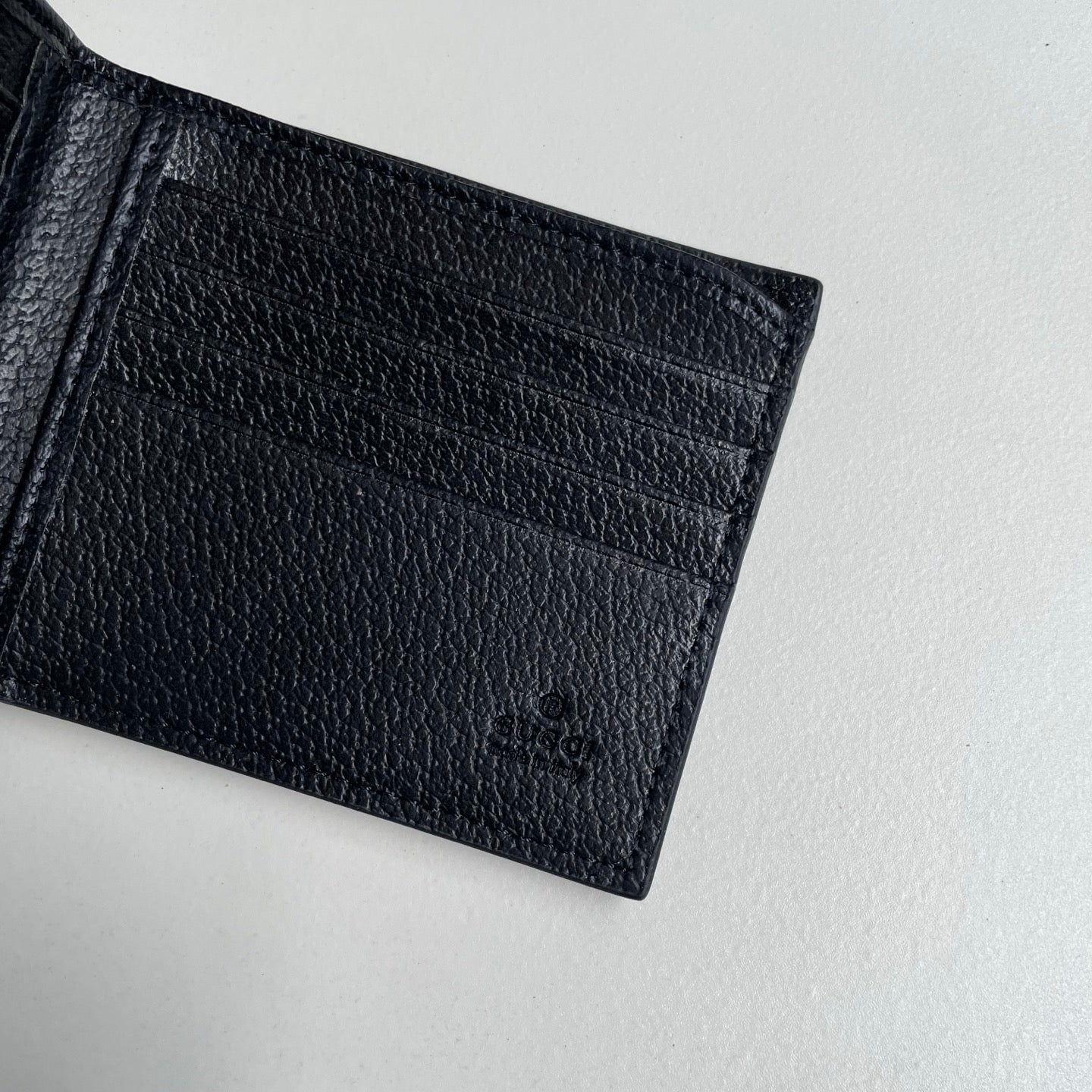 B1X46B8 Popular leather wallets ( with full packaging )