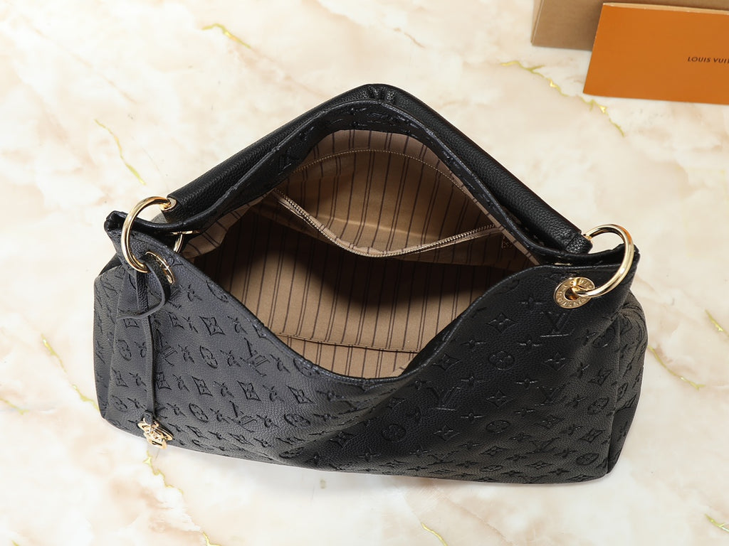146PE65B Popular leather bag