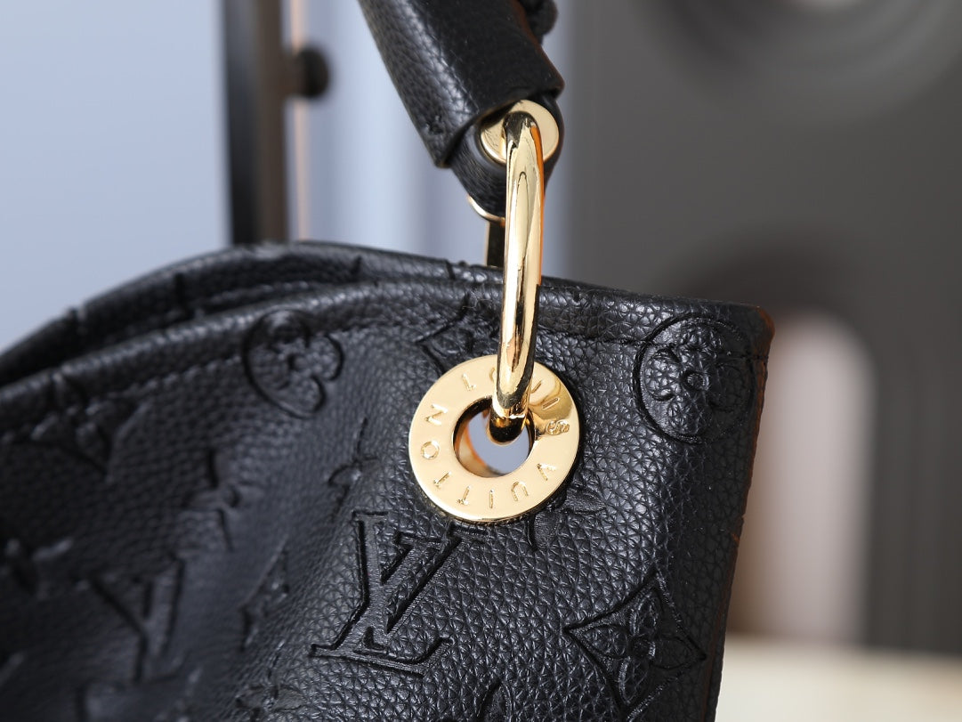146PE65B Popular leather bag