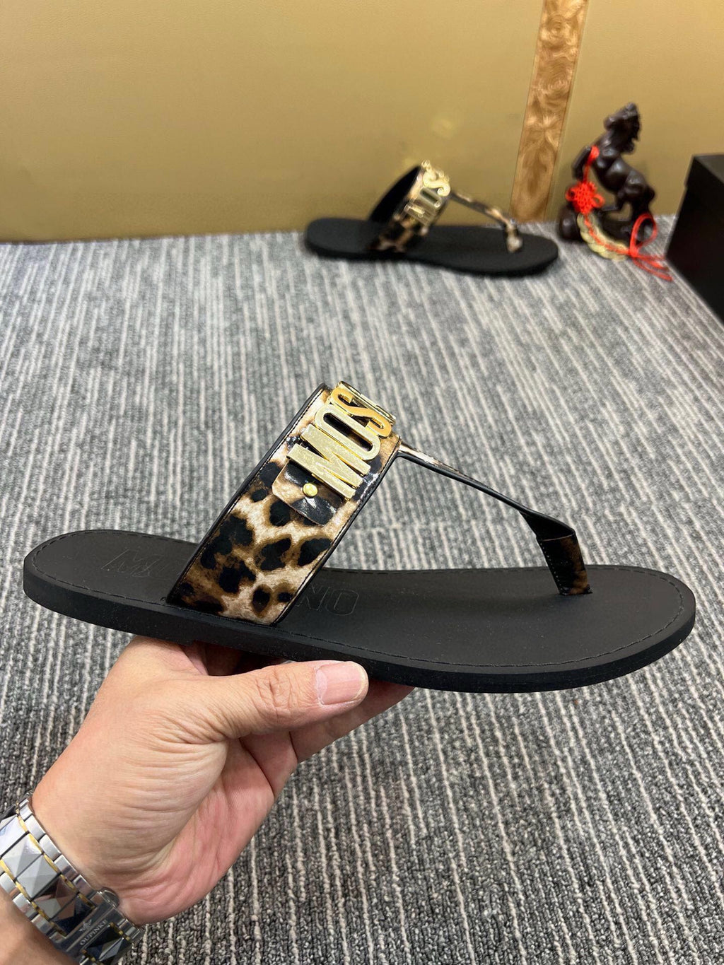 54A118Z Popular slippers