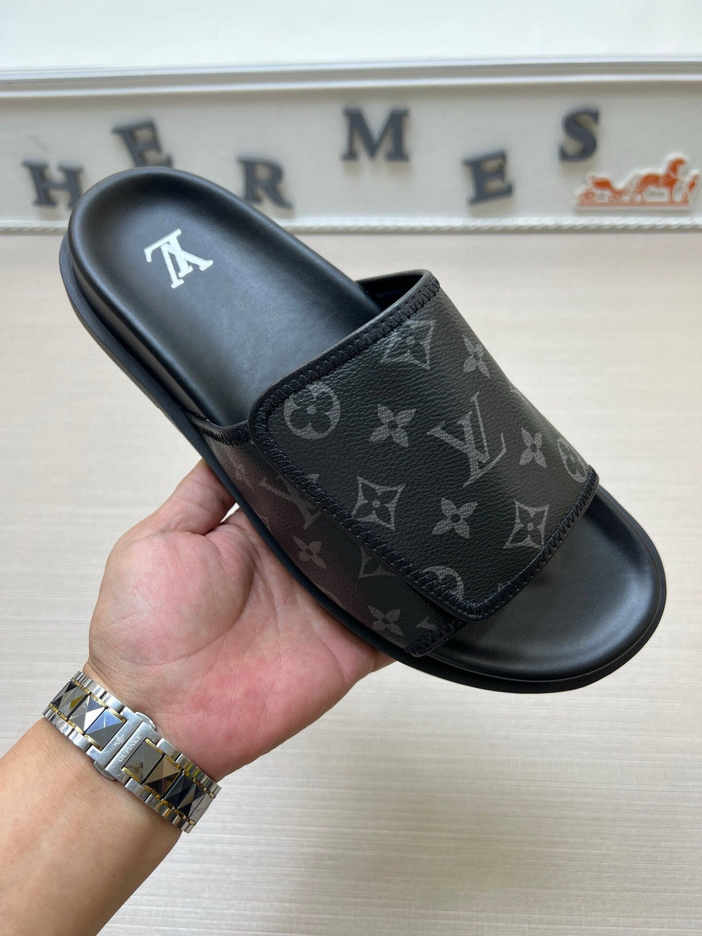 5WE245Z Popular Slippers