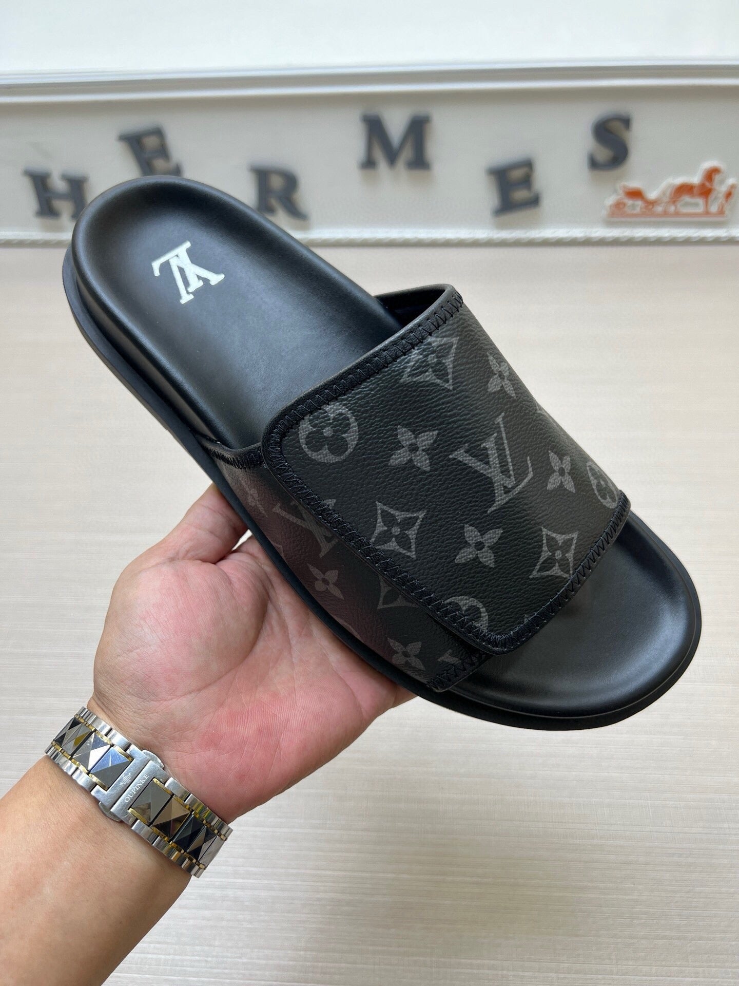 5WE245Z Popular Slippers
