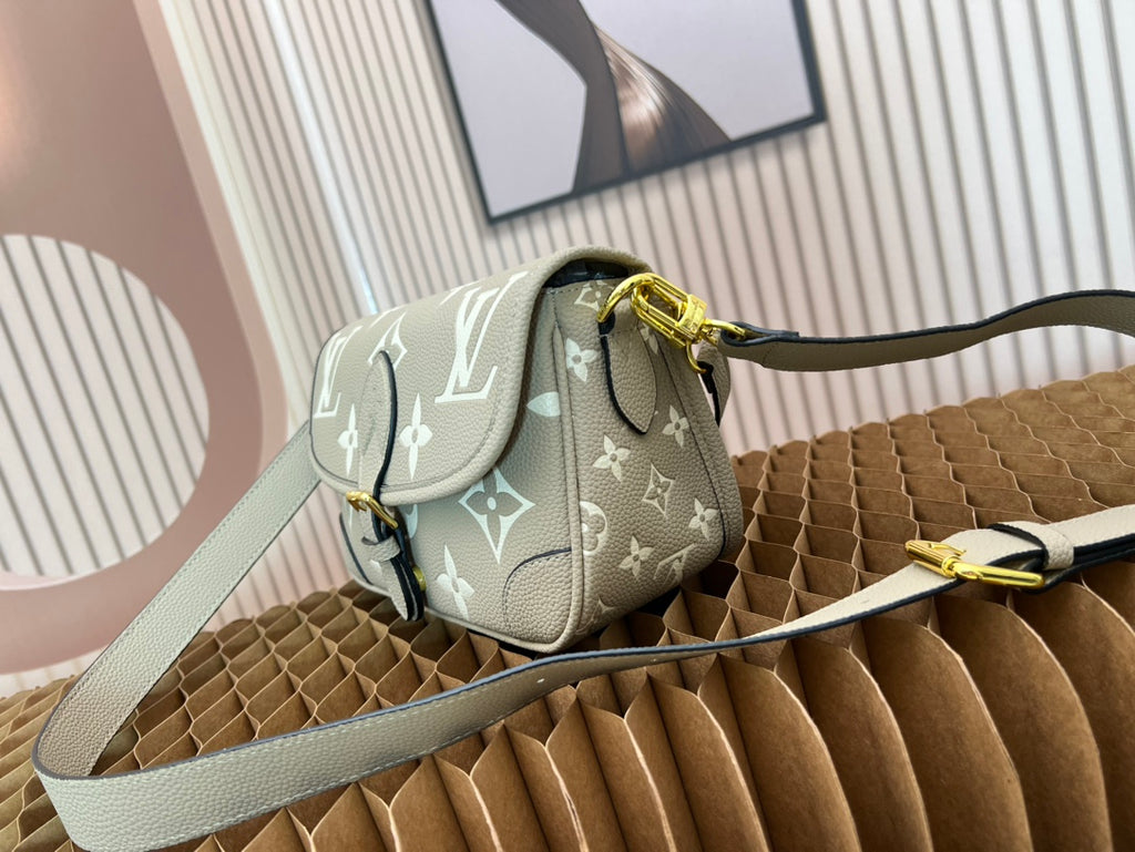 2XE028B Popular leather bag 