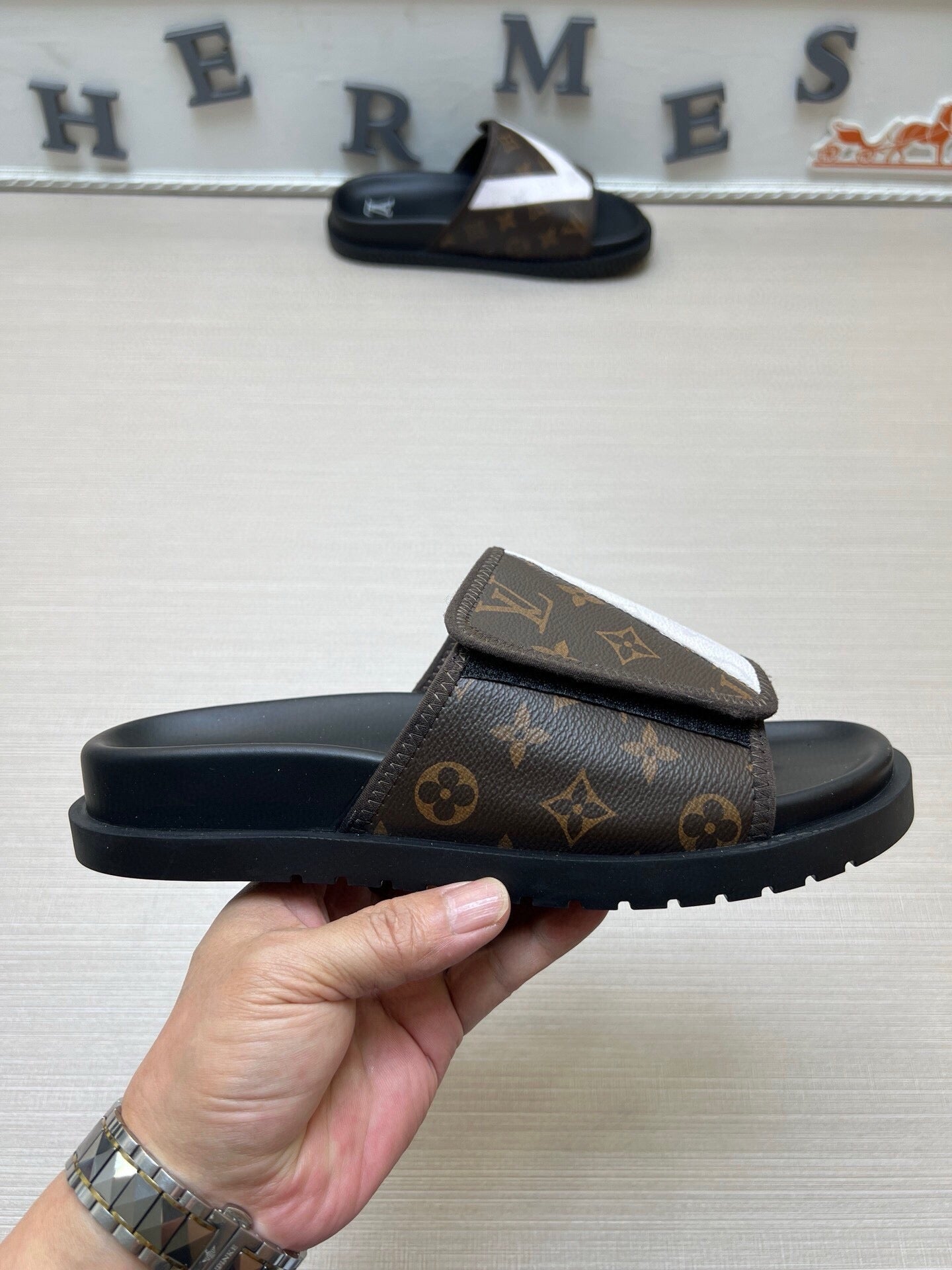 5WE251Z Popular Slippers