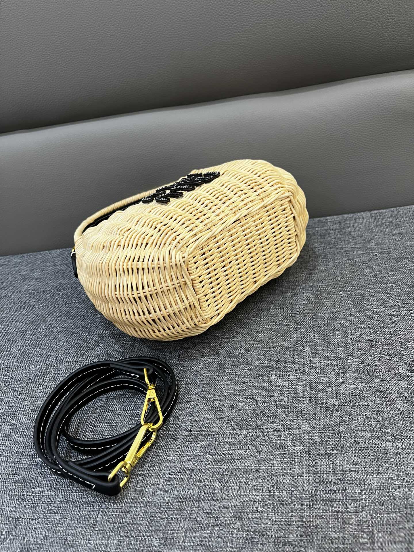 B1P46A119 Popular woven bag